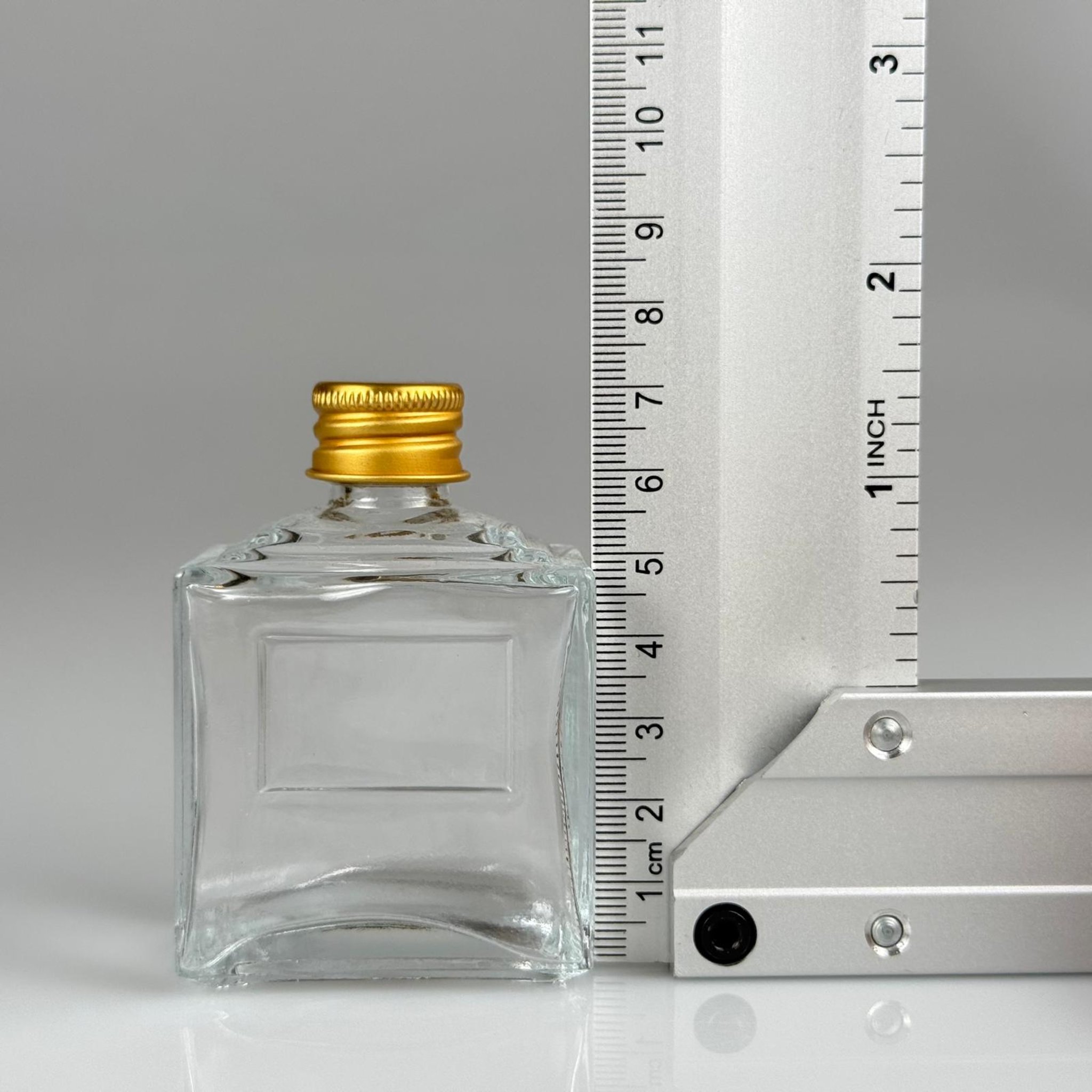 50 CC KÖŞELİ PRİZMA CAM ŞİŞE + GOLD ALÜMİNYUM METAL KAPAKLI TAKIM - 50 ML PRESTİJLİ ŞİŞE