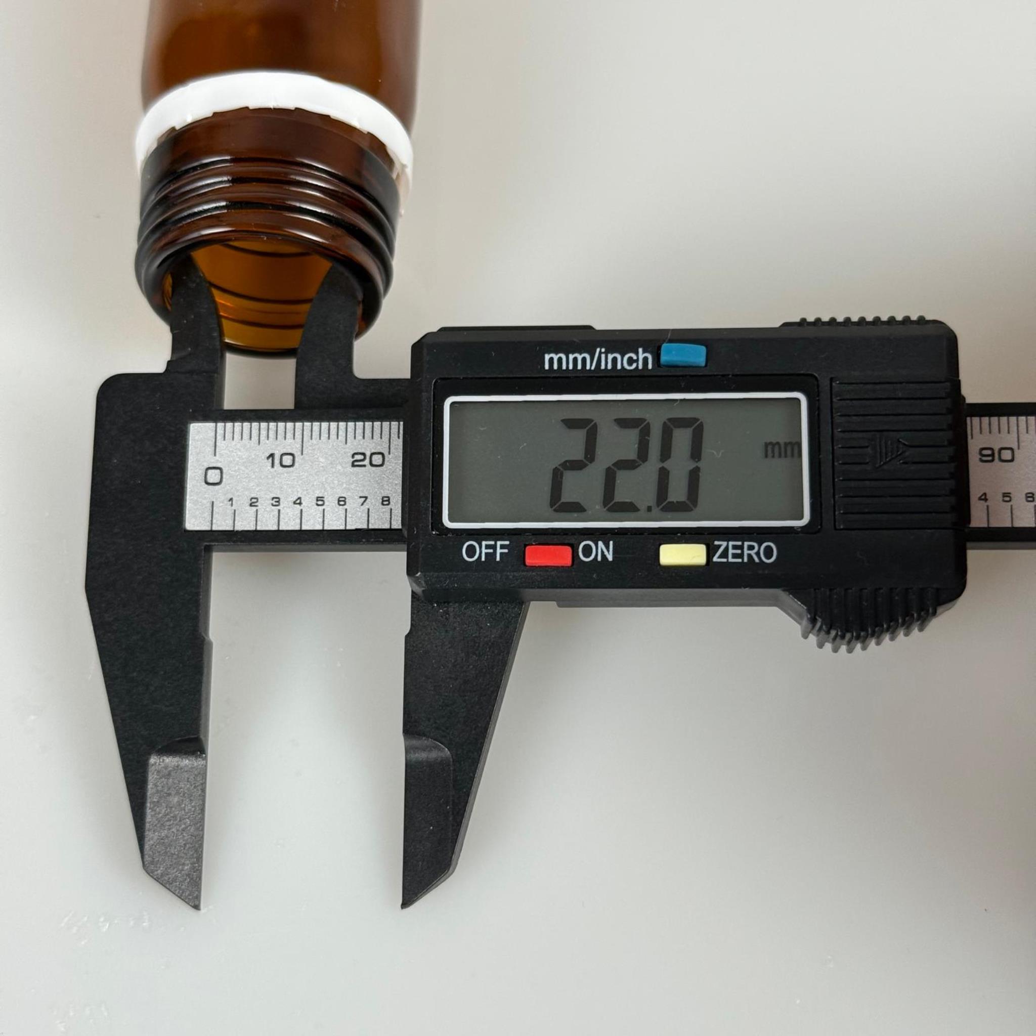 30 CC AMBER GENİŞ AĞIZLI CAM TABLET ŞİŞESİ  - BEYAZ KİLİTLİ CONTALI KAPAKLI