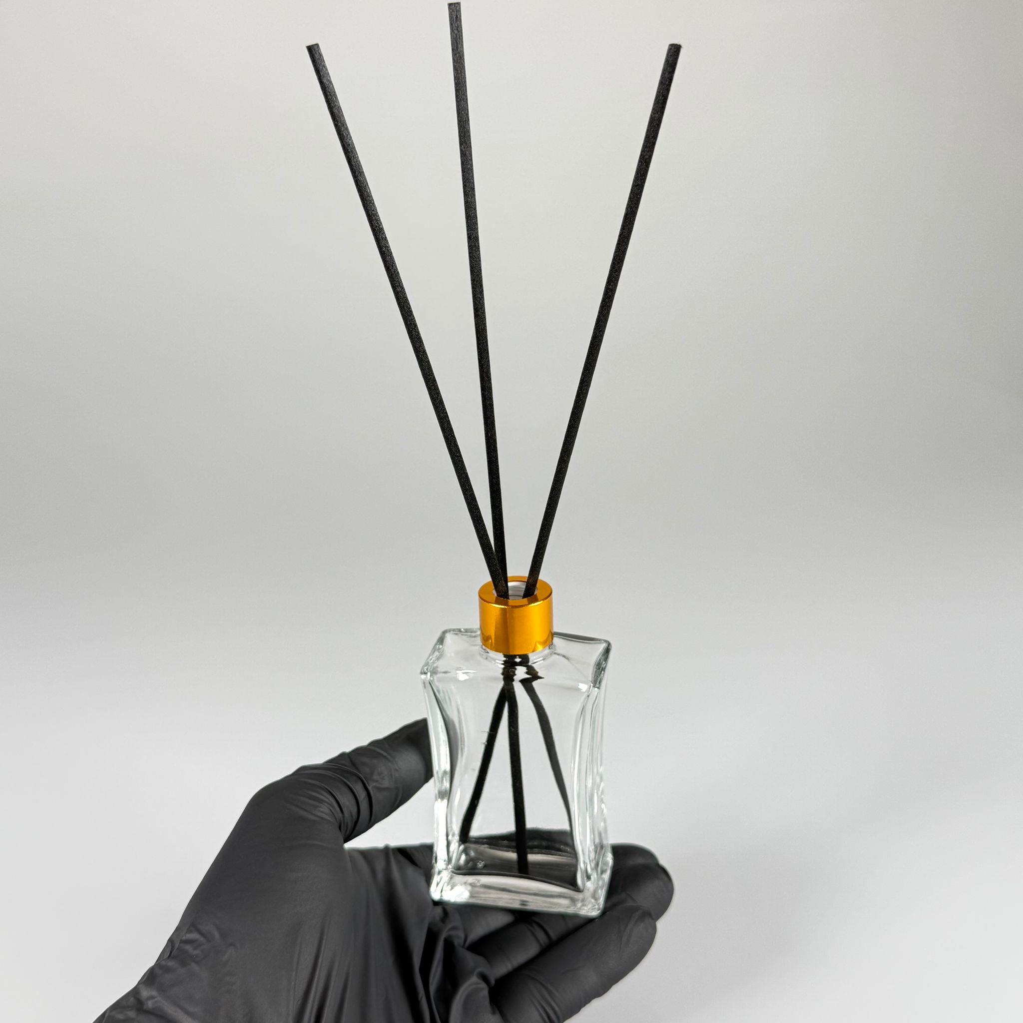 50 CC DİKDÖRTGEN BAMBU CAM BAMBU ODA KOKUSU ŞİŞESİ - 50 ML ÇUBUKLU KÖŞELİ BAMBU ODA KOKUSU ŞİŞESİ - DİFÜZÖR ŞİŞE- CAM ŞİŞE + GOLD METAL KAPAK + PLASTİK TIPA + 3 ADET FİBER SİYAH BAMBU ÇUBUK