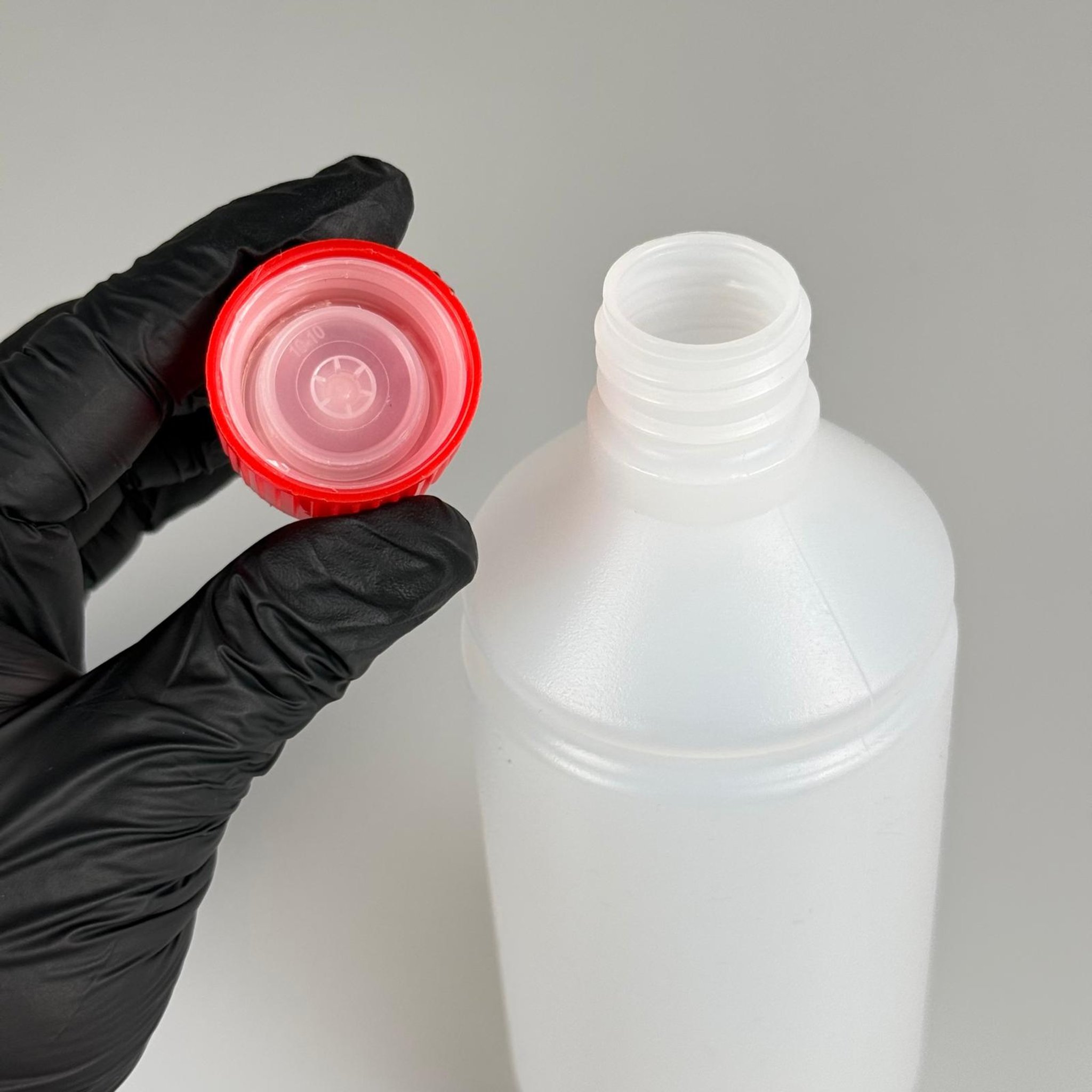 500 CC TİNER ŞİŞESİ - İÇ TIPALI KIRMIZI ÇOCUK EMNİYET KİLİTLİ KAPAKLI - 500 ML KİMYASALA DAYANIKLI PLASTİK ŞİŞE - 0,5 LT POLİETİLEN ŞİŞE