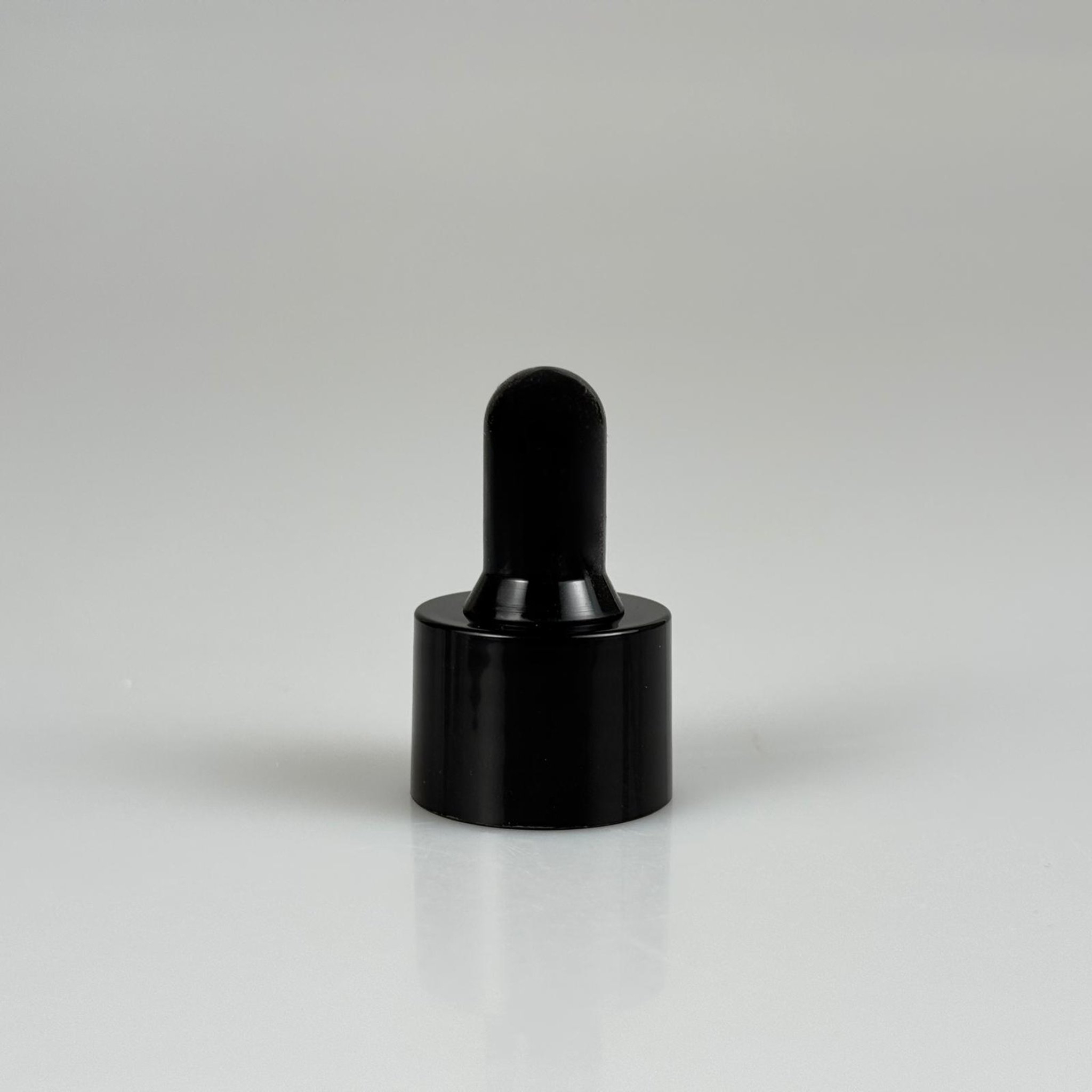 20 MM SİYAH EMZİKLİ DELİKLİ PLASTİK KAPAK SİYAH (DAMALALIK İÇİN)