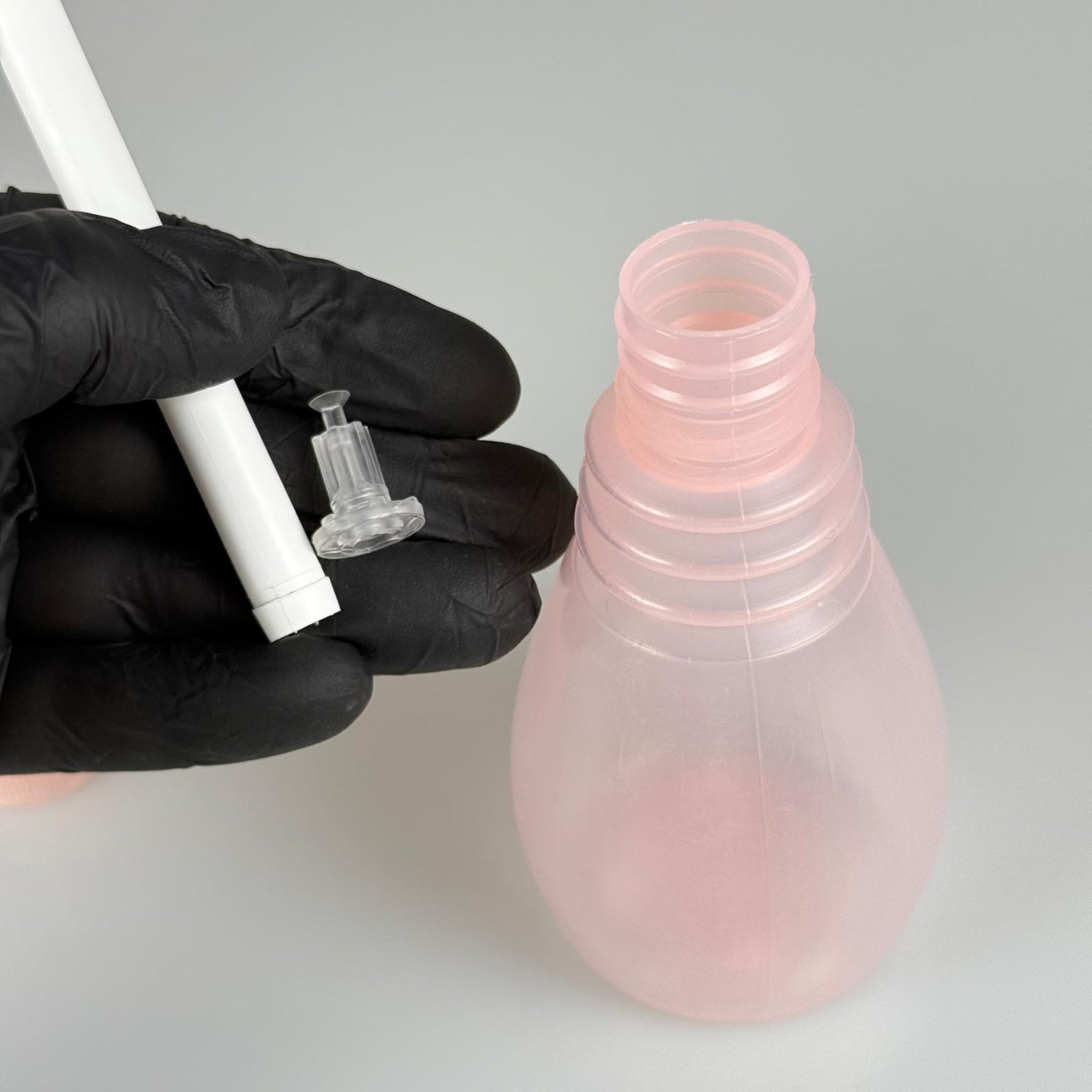 150 CC LAVMAN ŞİŞESİ - 150 ML KİLİTLİ BAŞLIKLI SIKILABİLİR YUMUŞAK PEMBE YARI SAYDAM LAVMAN ŞİŞESİ