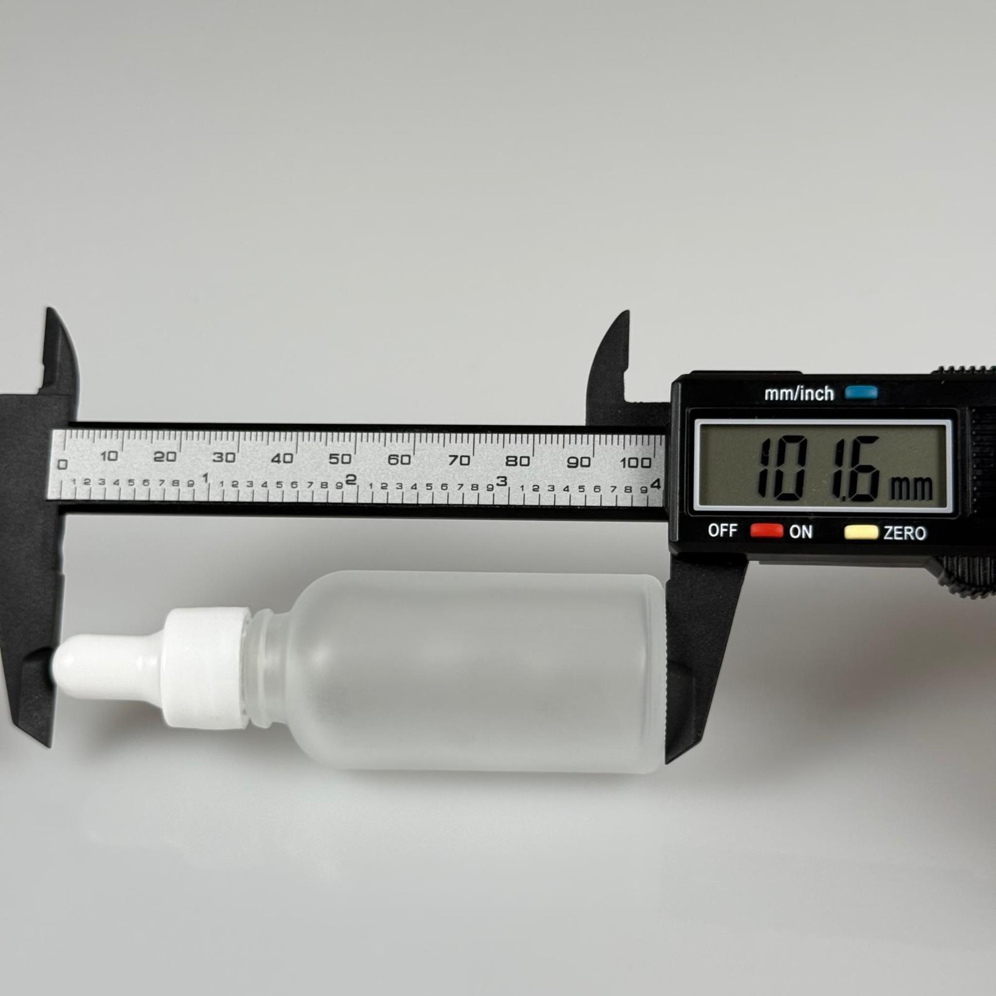 30 CC BUZLU İNCE UÇLU CAM DAMLALIKLI ŞİŞE - BEYAZ EMZİK + BEYAZ DÜZ KAPAK + CAM PİPET TAKIM - 30 ML BUZLU İNCE UÇLU DAMLALIKLI ŞİŞE SETİ