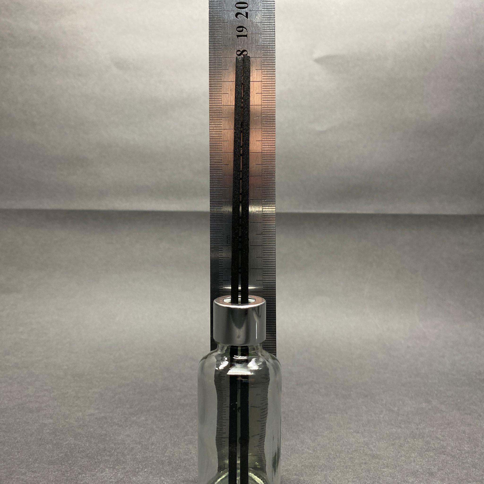 30 CC CAM BAMBU ODA KOKUSU ŞİŞESİ - 30 ML ÇUBUKLU BAMBU ODA KOKUSU ŞİŞESİ - DİFÜZÖR ŞİŞE- CAM ŞİŞE + GÜMÜŞ METAL KAPAK + PLASTİK TIPA + 2 ADET FİBER SİYAH BAMBU ÇUBUK