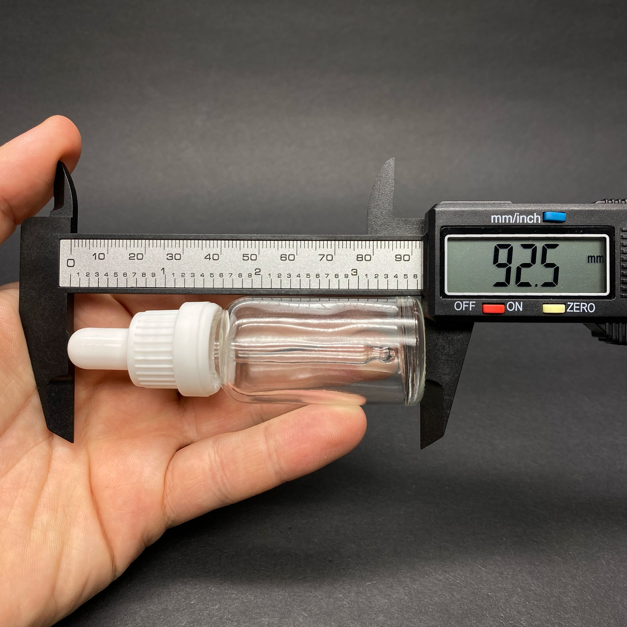 20 CC ŞEFFAF CAM DAMLALIKLI ŞİŞE - BEYAZ EMZİK - BEYAZ KİLİTLİ PLASTİK KAPAK - 20 ML SAYDAM CAM DAMLALIKLI ŞİŞE