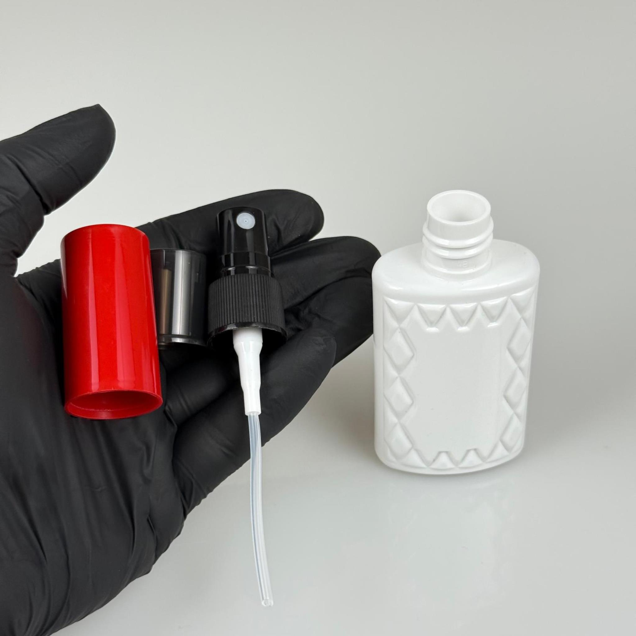 50 CC BEYAZ PET KÖŞELİ PARFÜM ŞİŞESİ - SİYAH SPREYLİ - KIRMIZI KORUMA KAPAKLI - 50 ML PLASTİK PARFÜM - KOLONYA ŞİŞESİ