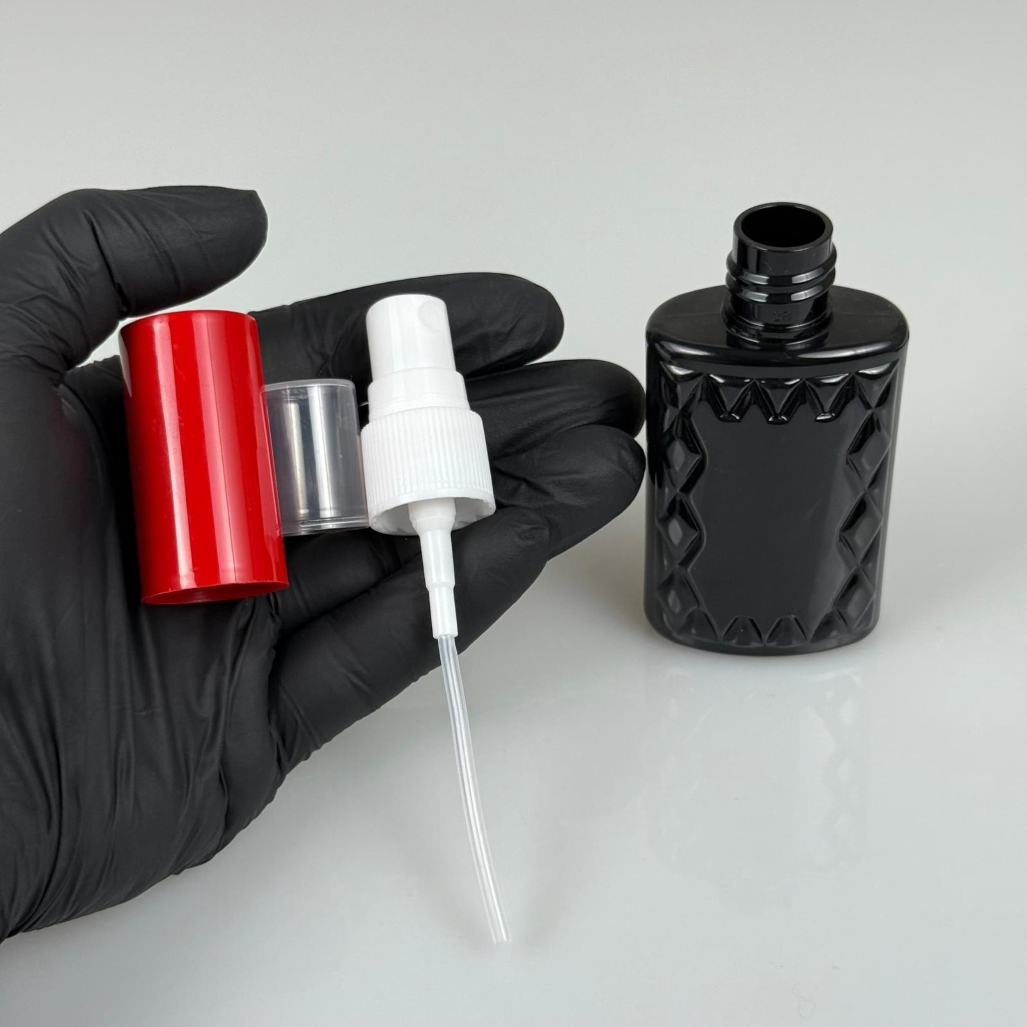 50 CC SİYAH PET KÖŞELİ PARFÜM ŞİŞESİ - BEYAZ SPREYLİ - KIRMIZI KORUMA KAPAKLI - 50 ML PLASTİK PARFÜM - KOLONYA ŞİŞESİ