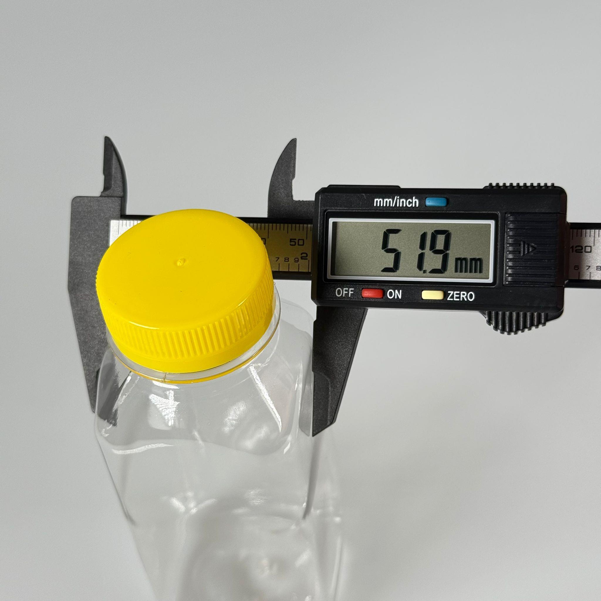 250 CC KÖŞELİ KARE PET ŞİŞE (18,5 GR) - 38 MM GENİŞ AĞIZLI SARI KİLİTLİ KAPAKLI - 250 ML DETOX, MEYVE SUYU, SMOOTHIE, AYRAN, SÜT, MEŞRUBAT VB İÇİN BOŞ PLASTİK ŞİŞELER