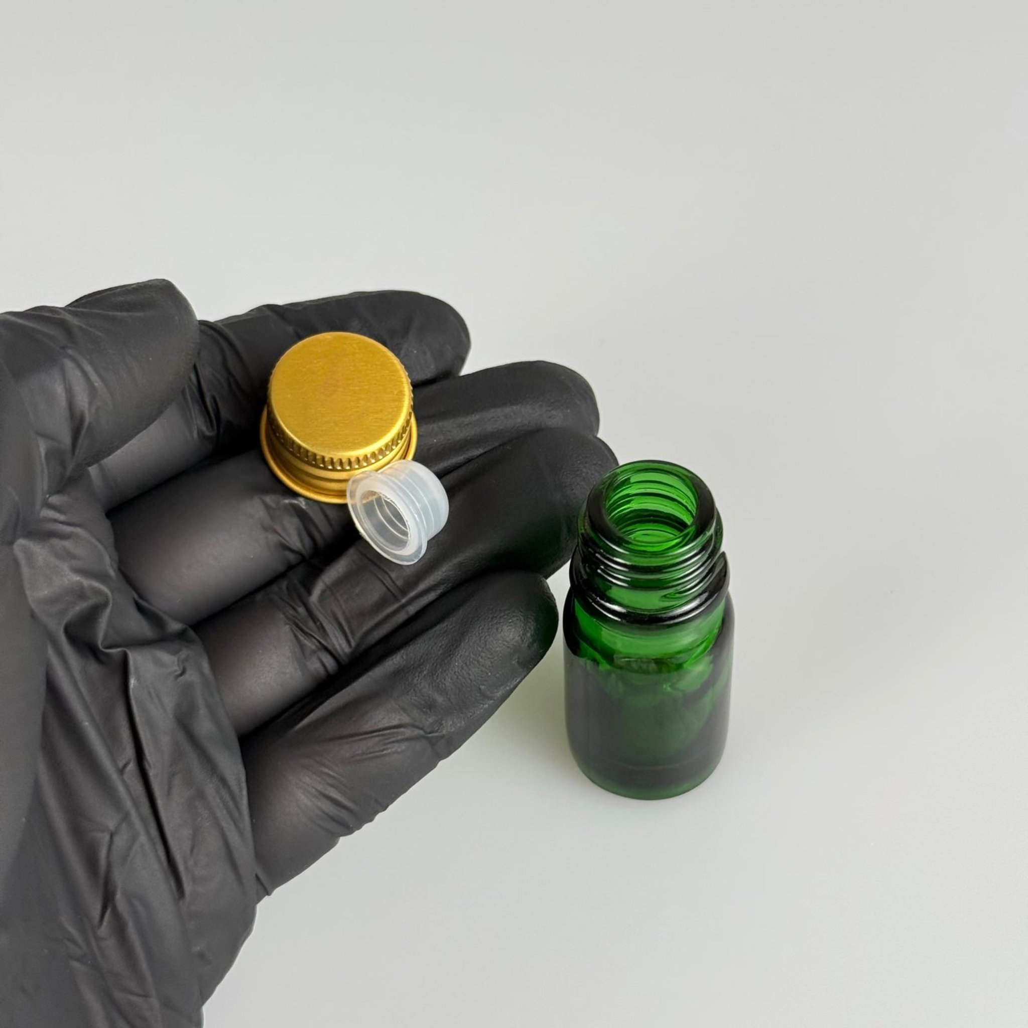 5 CC YEŞİL CAM ŞİŞE + KÖPÜK CONTALI GOLD ALÜMİNYUM METAL KAPAKLI + KÖR TIPALI TAKIM - 5 ML YEŞİL CAM ŞİŞE