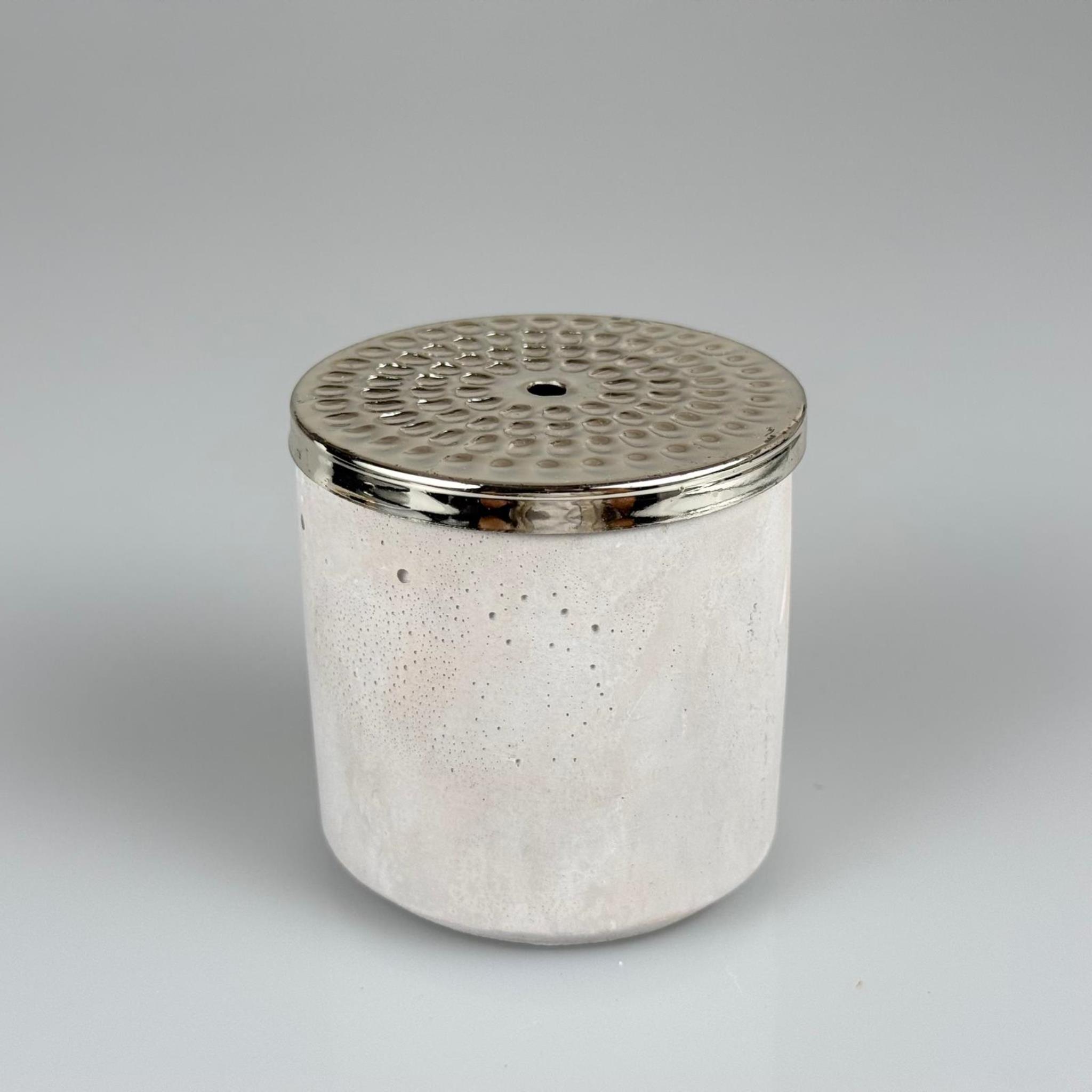 BETON MUMLUK - 100 CC - TAŞ BETONDAN MUM BARDAK - DEKORATİF MUM BARDAĞI, MİNİ SAKSI + DELİKLİ GÜMÜŞ METAL KAPAK