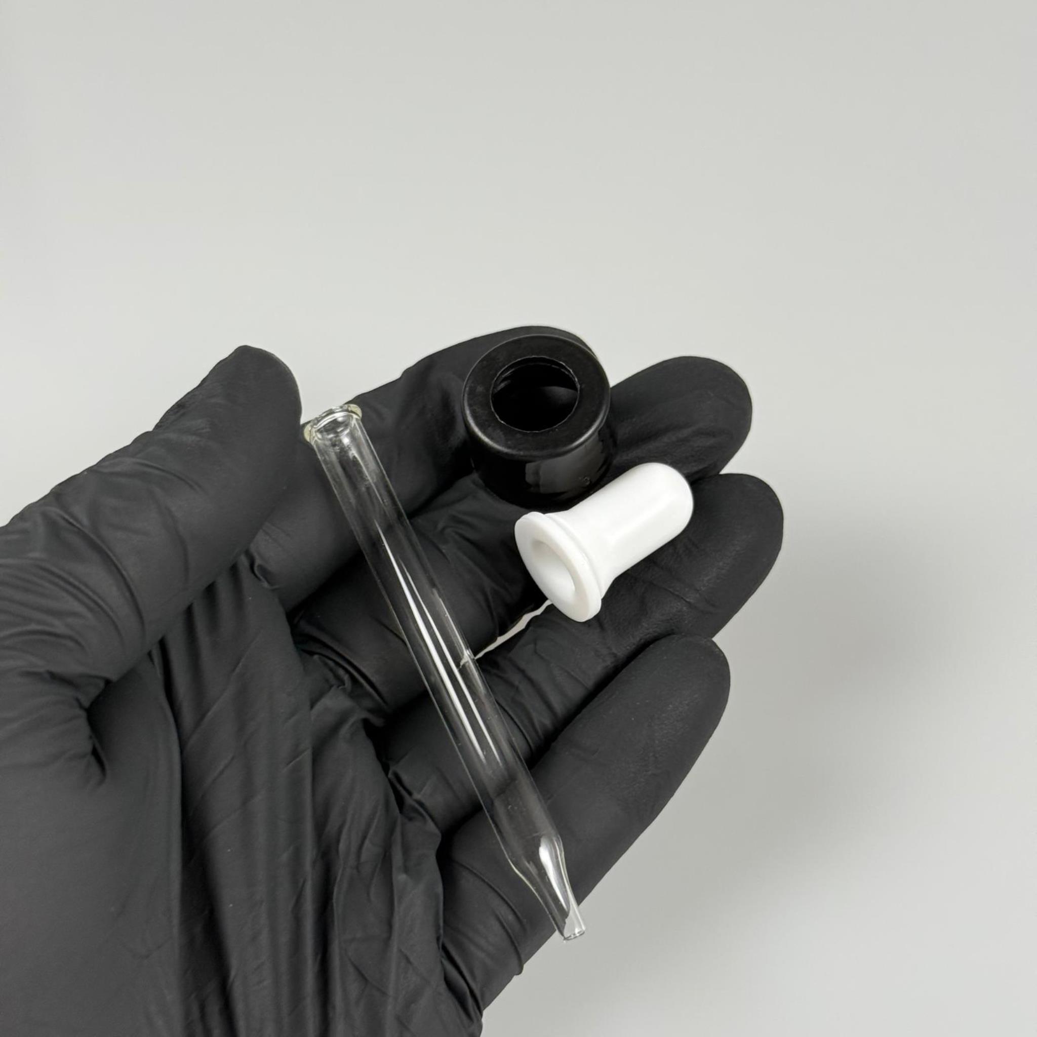 18 MM CAM DAMLALIKLI TAKIM - BEYAZ EMZİK + DELİKLİ PLASTİK DÜZ SİYAH KAPAK + 76 MM SİVRİ ( UCU İNCE ) CAM PİPET