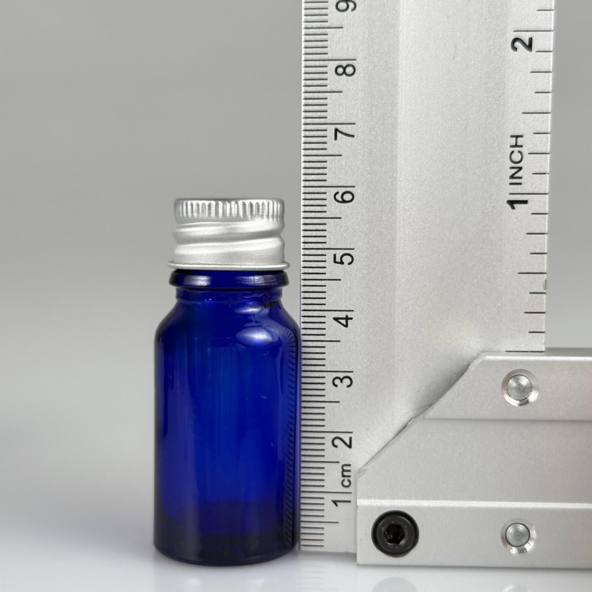 10 CC MAVİ CAM ŞİŞE + KÖPÜK CONTALI GÜMÜŞ ALÜMİNYUM METAL KAPAKLI TAKIM - 10 ML MAVİ CAM ŞİŞE