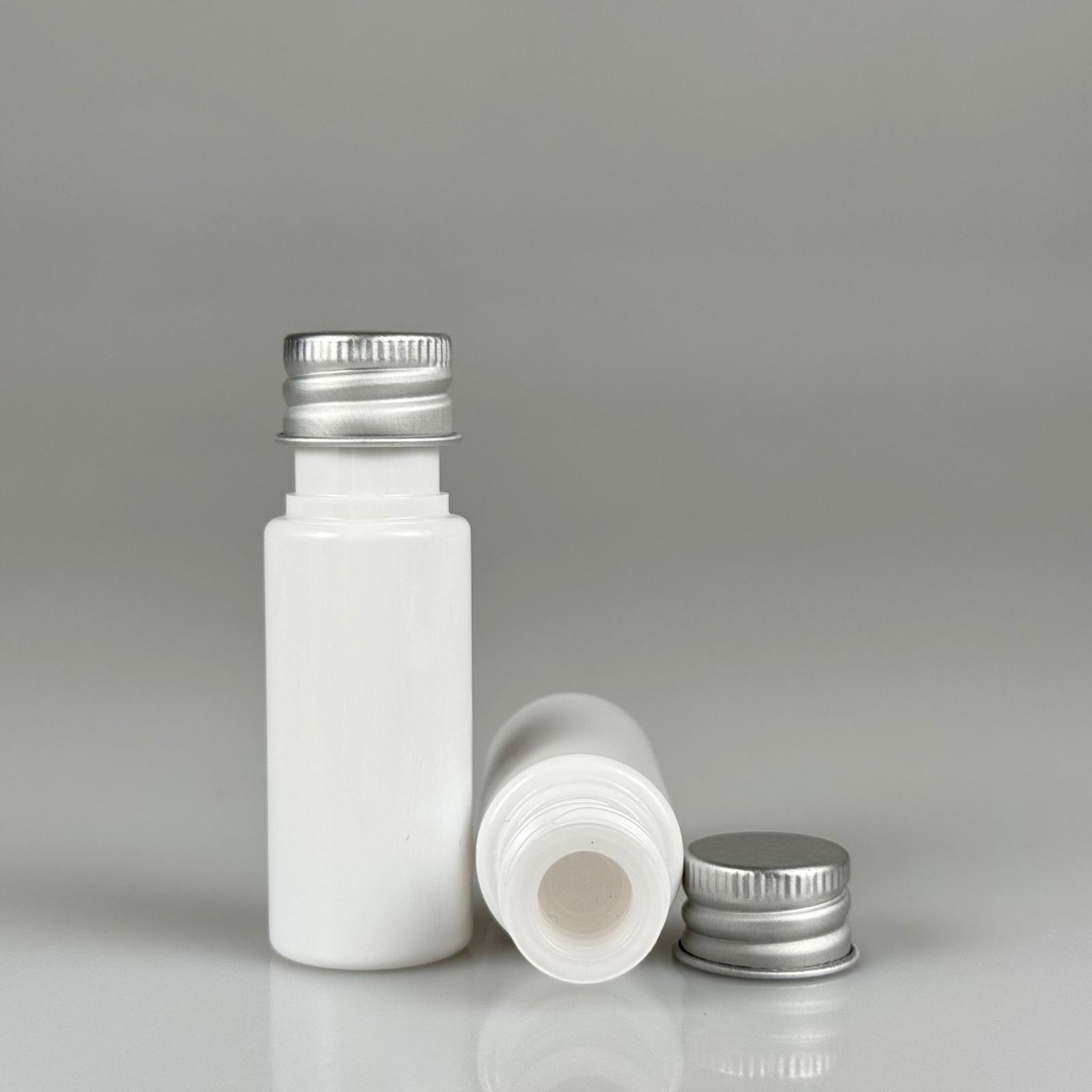 15 CC BEYAZ SİLİNDİR PET ŞİŞE + KÖPÜK CONTALI GÜMÜŞ ALÜMİNYUM METAL KAPAKLI + KÖR TIPALI TAKIML - 15 ML BEYAZ PET ŞİŞE