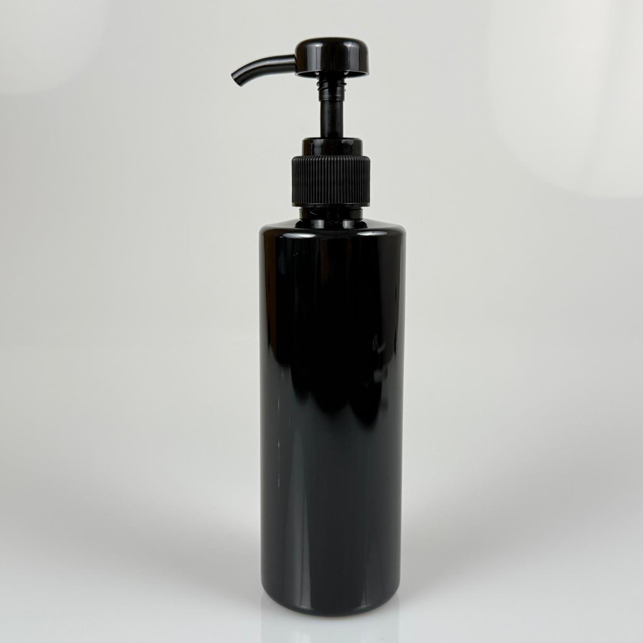 400 CC PET SİYAH SİLİNDİR MODEL ŞİŞE - SİYAH DOZAJ POMPALI (HER BASMADA 4 CC SIVI ATAR) - 400 ML POMPALI ŞİŞE - ŞURUP, ŞAMPUAN, KREM GİBİ YOĞUN KIVAMLI SIVILARDA KULLANILIR