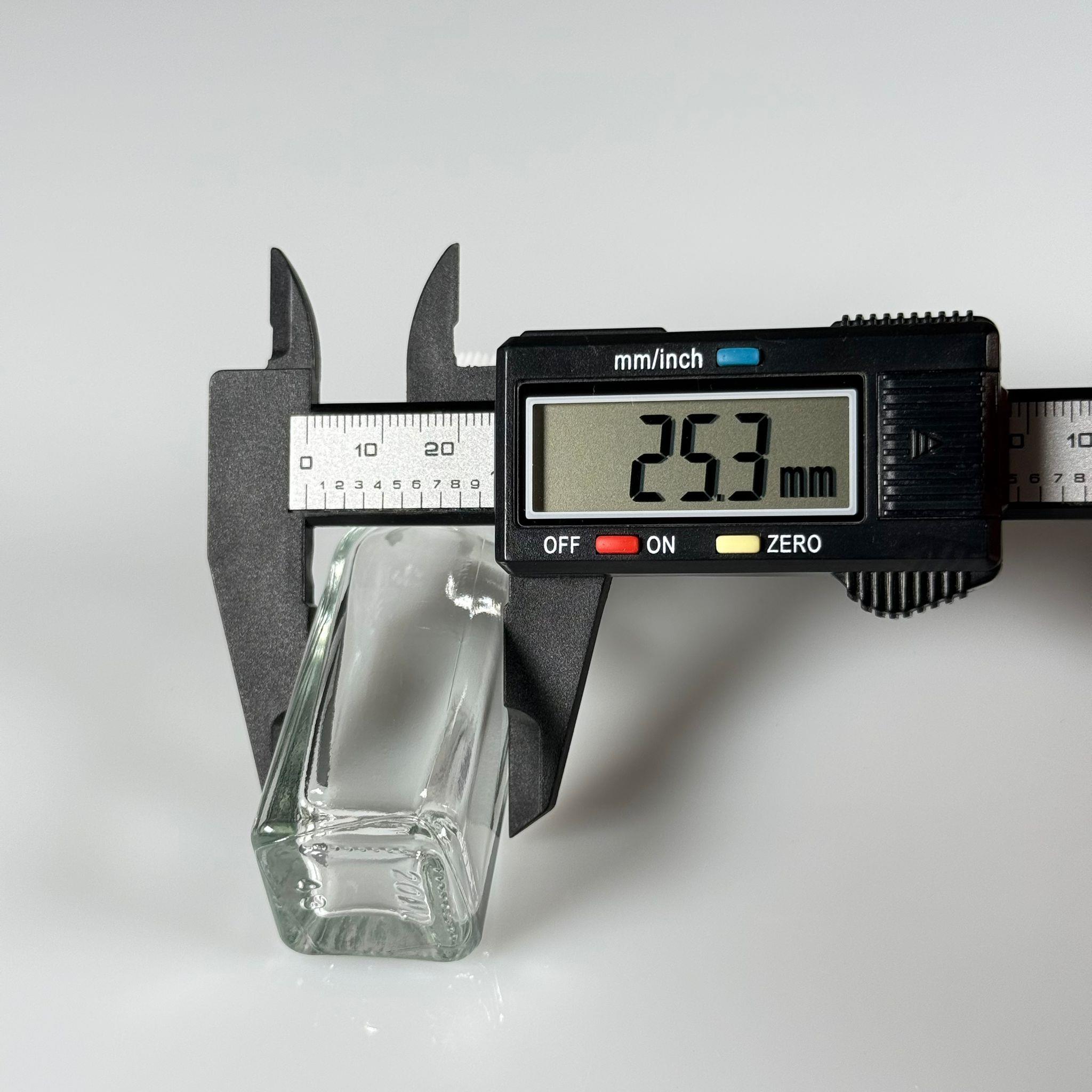 20 CC MARASKA KÖŞELİ CAM ŞİŞE - BEYAZ PLASTİK KAPAKLI - 20 ML KAPAKLI CAM ŞİŞE