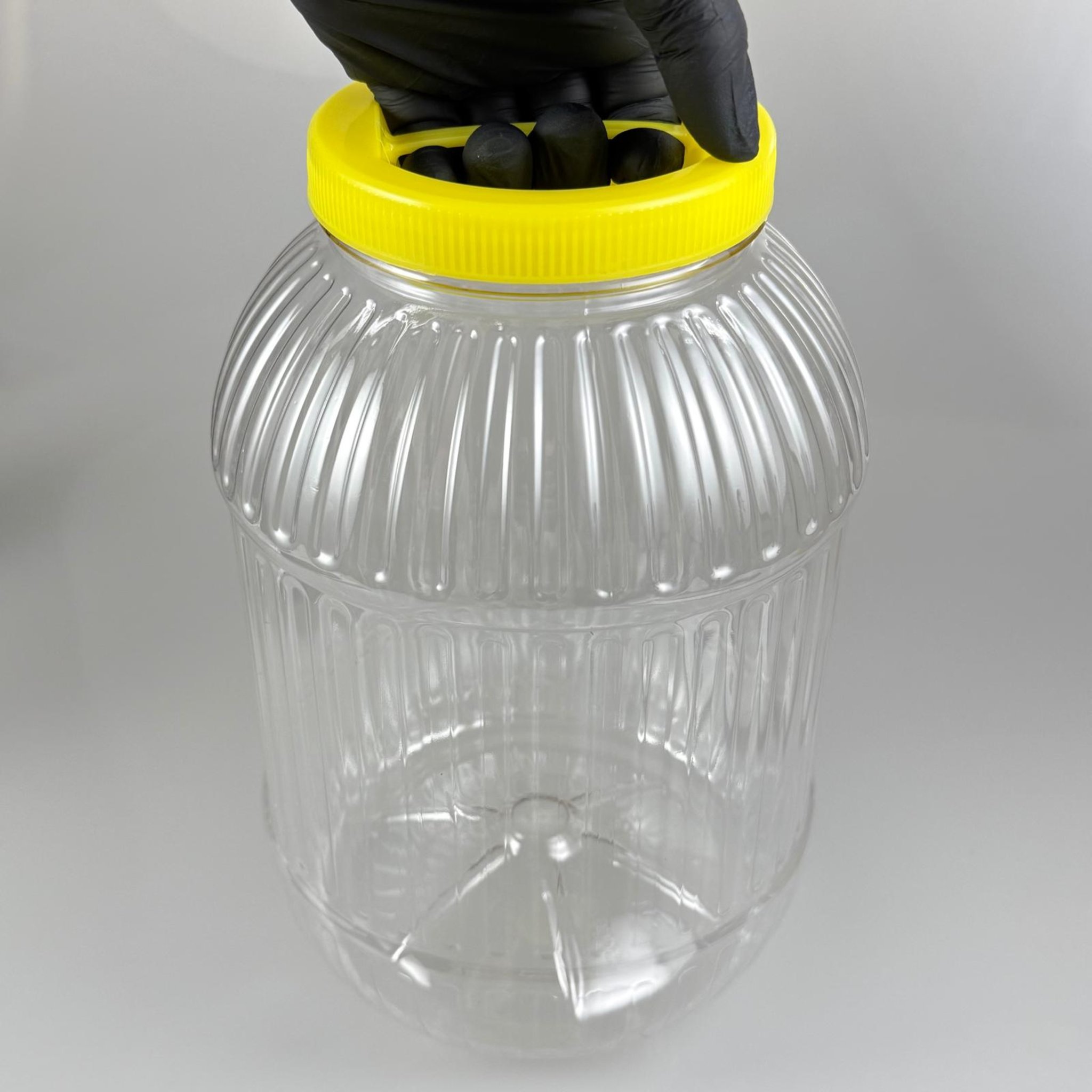 5000 CC PET KAVANOZ ÇİZGİLİ - SARI KAPAKLI PLASTİK KAVANOZ - 5 LT PET BİDON - 5 LİTRE YUVARLAK KAVANOZ - TURŞU, ZEYTİN, VB İÇİN BOŞ PLASTİK BİDON