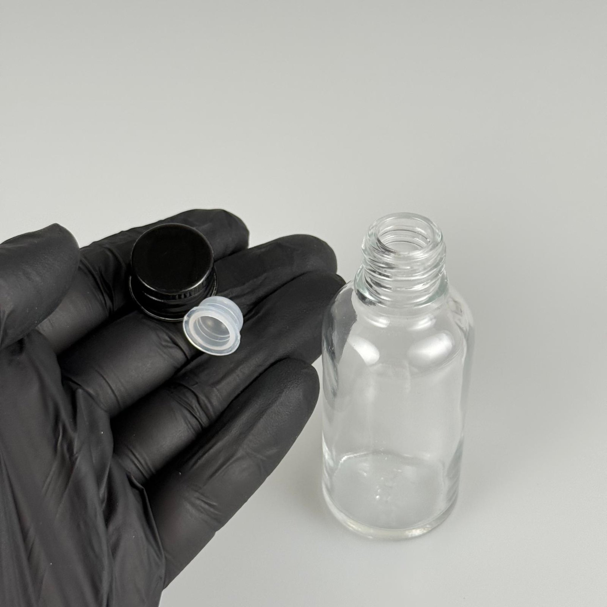 30 CC ŞEFFAF CAM ŞİŞE + KÖPÜK CONTALI SİYAH ALÜMİNYUM METAL KAPAKLI + KÖR TIPALI TAKIM - 30 ML ŞEFFAF CAM ŞİŞE