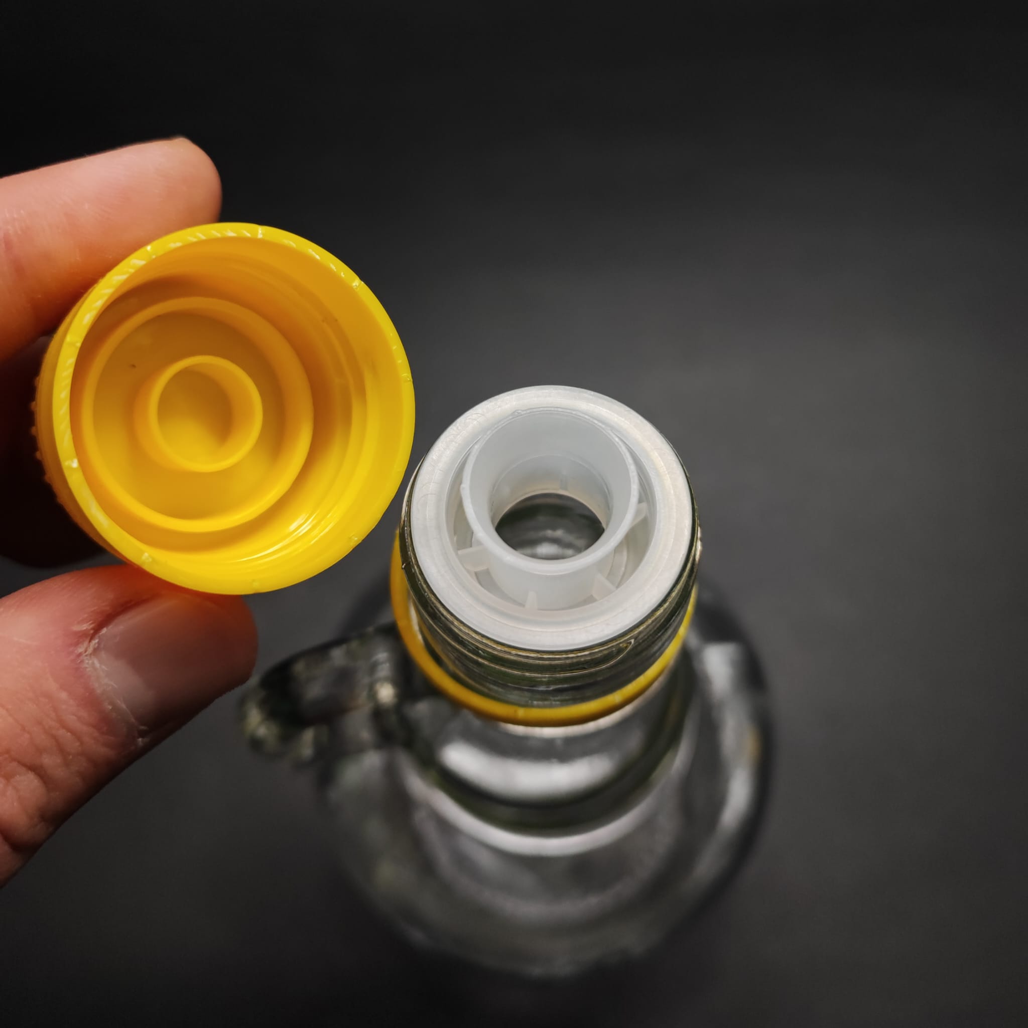 500 CC KULPLU GALON ŞEFFAF CAM ŞİŞE - KİLİTLİ SARI AKITICILI DROP - STOP KAPAKLI - 0,5 LİTRE YAĞ ŞİŞESİ - SİRKE ŞİŞESİ - ZEYTİNYAĞ İÇİN BOŞ CAM ŞİŞE