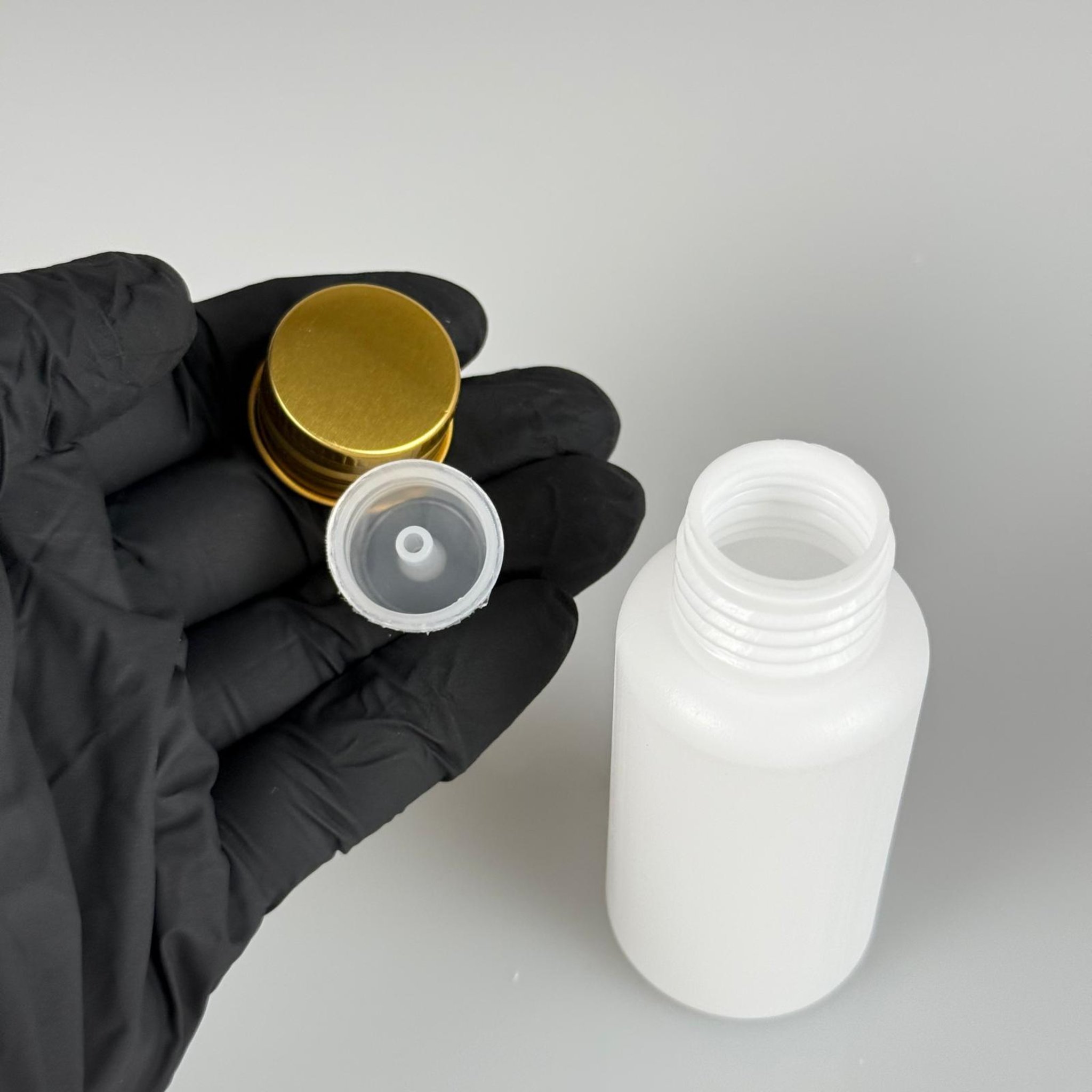 50 CC BEYAZ POLİETİLEN PLASTİK ASETON ŞİŞESİ ( 24 AĞIZ ) + KÖPÜK CONTALI GOLD METAL ALÜMİNYUM KAPAK + KOLONYA TIPALI TAKIM - 50 ML BEYAZ PLASTİK ASETON ŞİŞELERİ