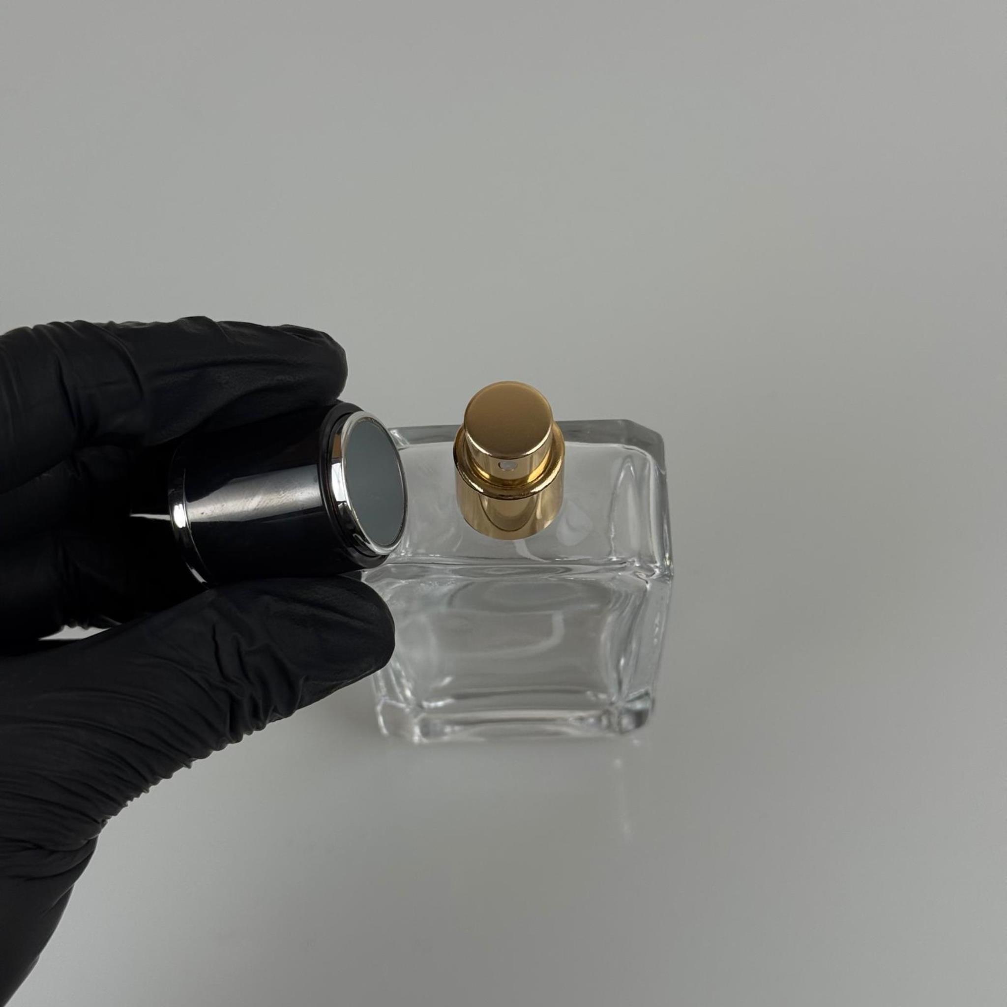50 ML KÖŞELİ MODEL ANGEL PARFÜM ŞİŞESİ - GOLD METAL SPREYLİ + GÜMÜŞ SİYAH KAPAKLI (AĞIZ 15 MM GEÇME KOLAY KAPAMA)