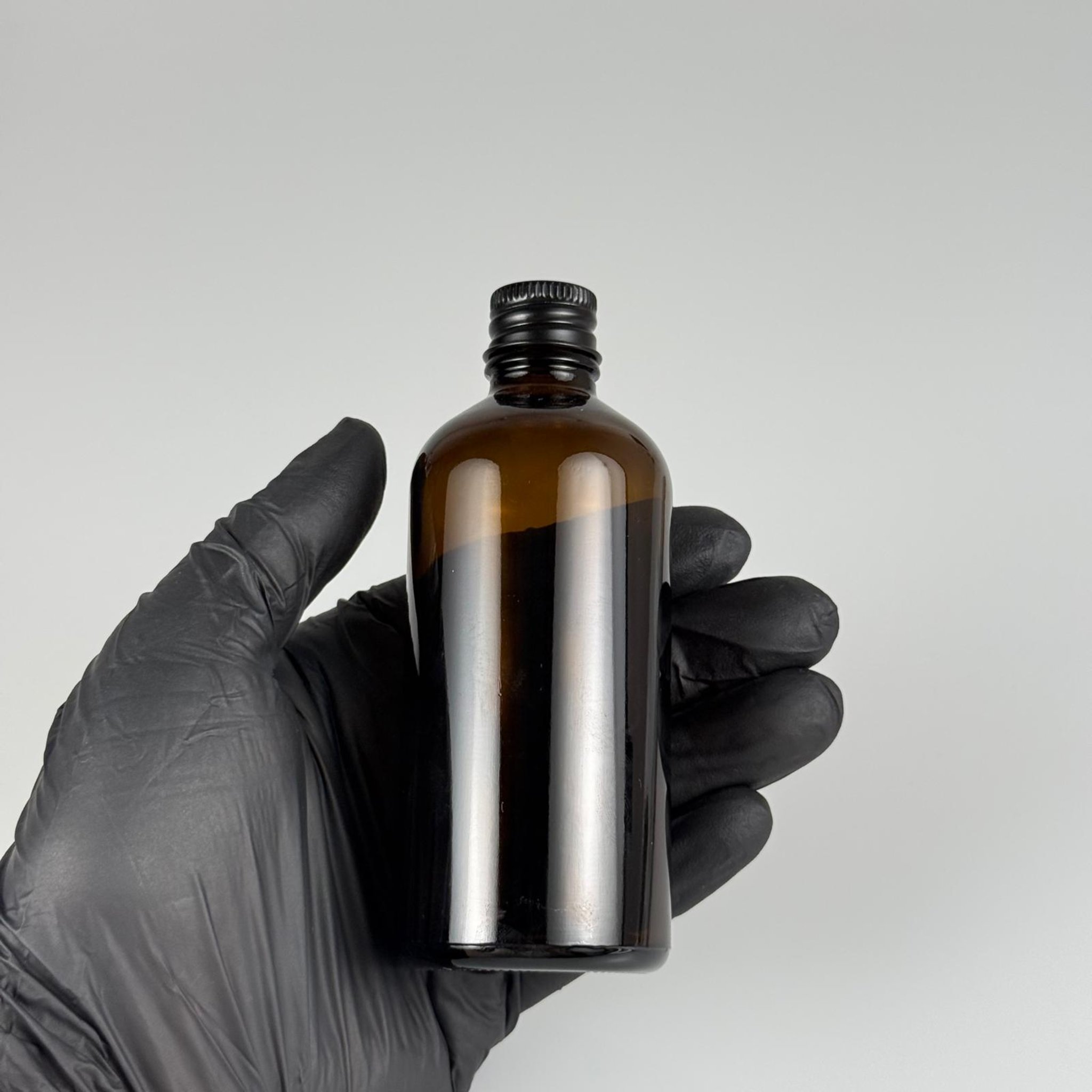 100 CC AMBER CAM ŞİŞE + KÖPÜK CONTALI SİYAH ALÜMİNYUM METAL KAPAKLI TAKIM - 100 ML KAHVERENGİ CAM ŞİŞE