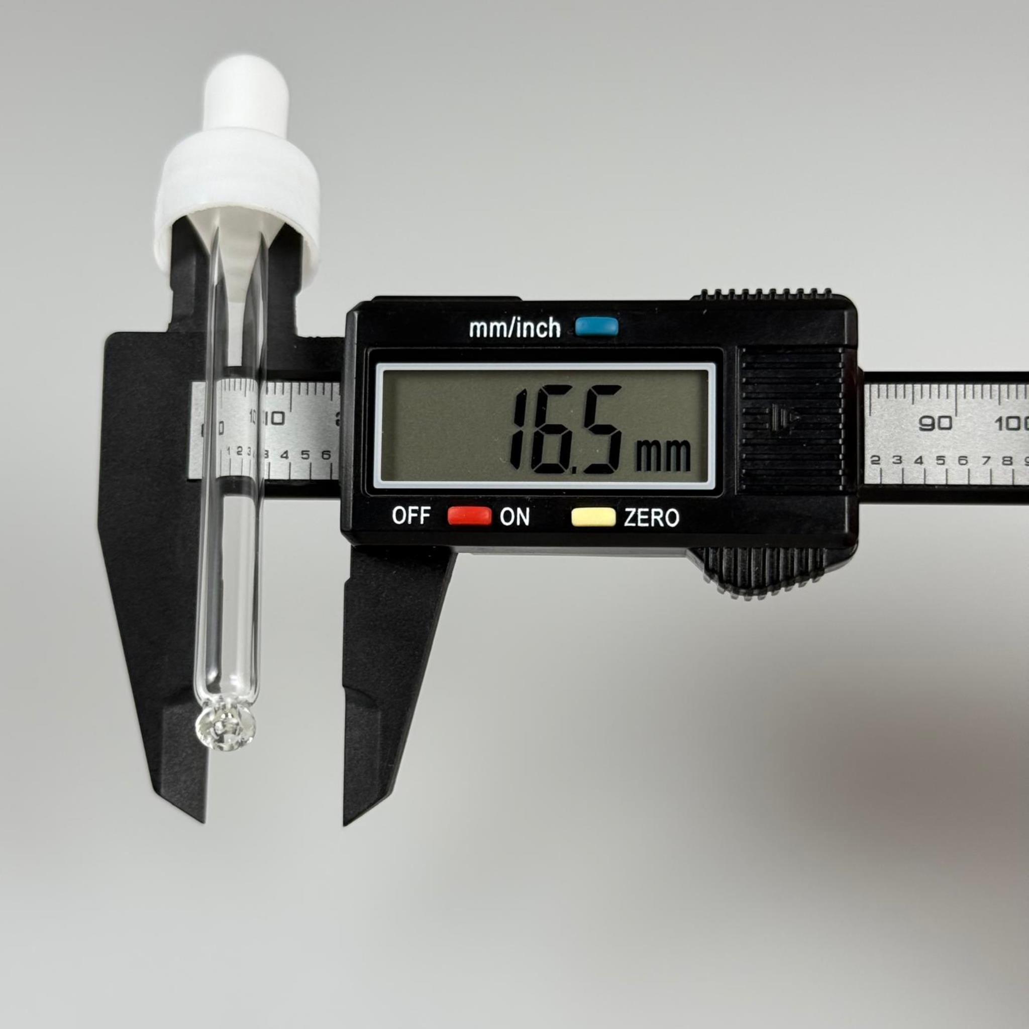 18 MM CAM DAMLALIKLI TAKIM - BEYAZ EMZİK +  DELİKLİ PLASTİK DÜZ BEYAZ KAPAK + 84 MM CAM PİPET