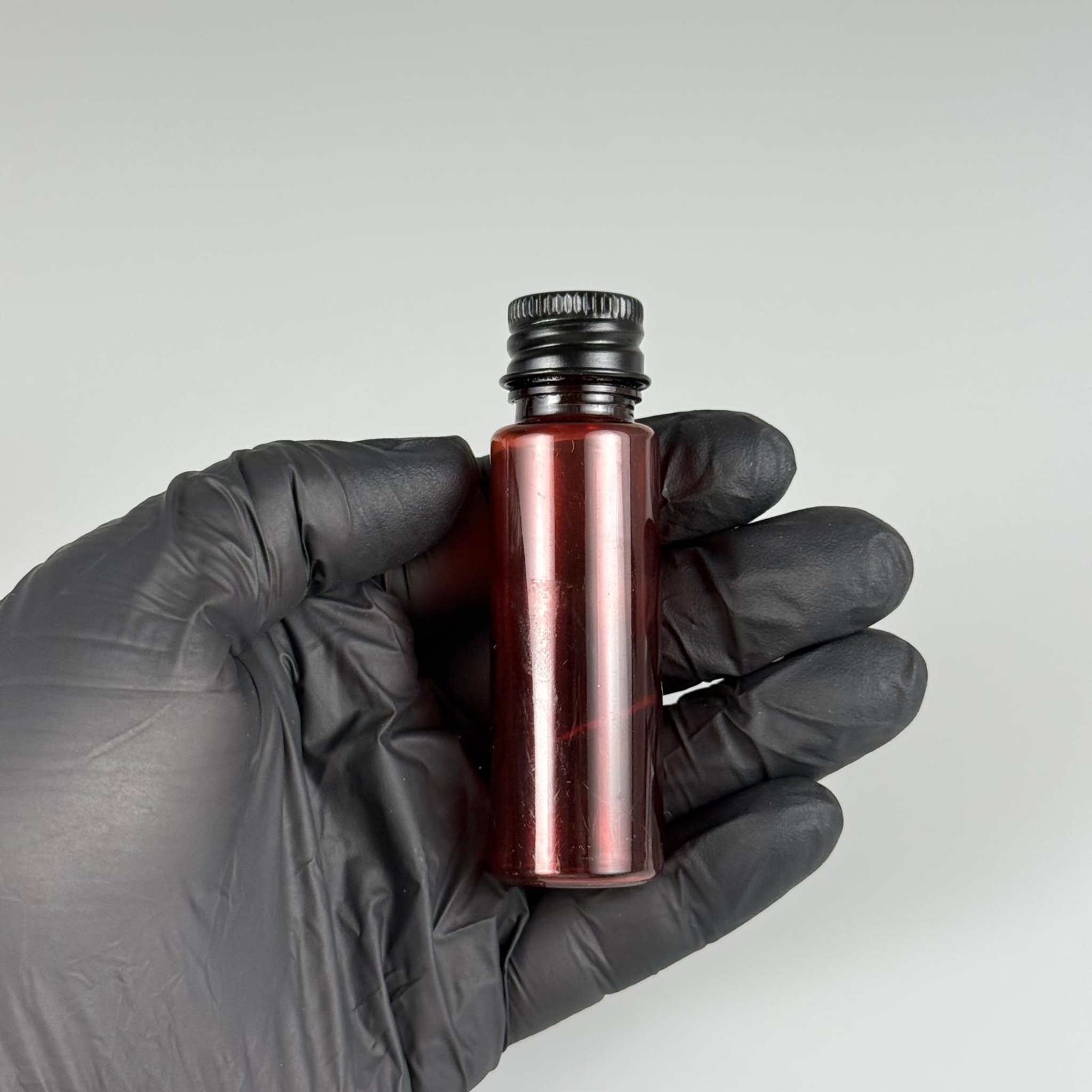 20 CC PET AMBER SHOT ŞİŞE - KÖPÜK CONTALI SİYAH ALÜMİNYUM METAL KAPAKLI + KÖR TIPALI TAKIM - 20 ML KAHVERENGİ PLASTİK ŞİŞE