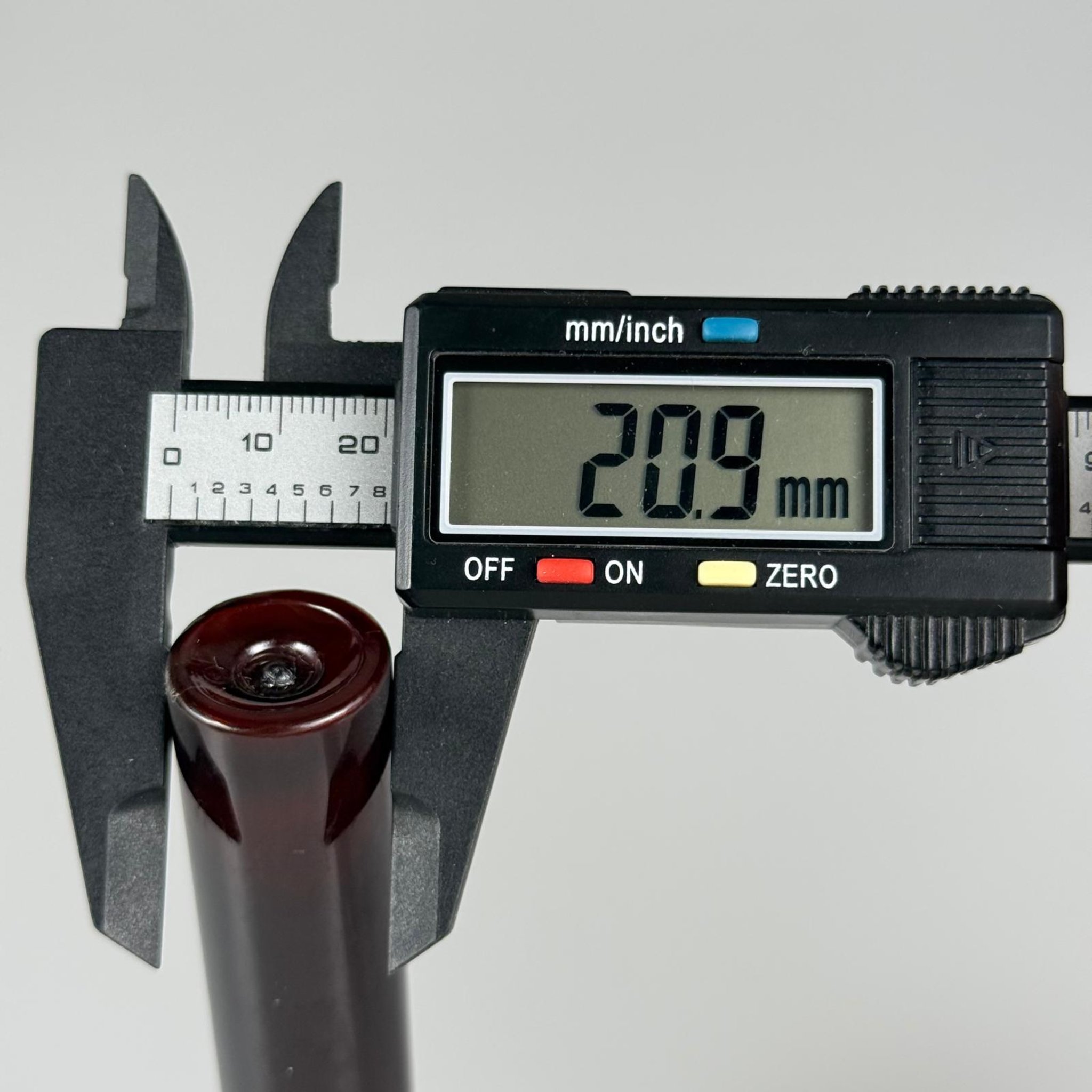 30 CC AMBER TÜP PLASTİK ŞİŞE + KÖPÜK CONTALI SİYAH ALÜMİNYUM METAL KAPAKLI TAKIM - 30 ML KAHVERENGİ PET ŞİŞE