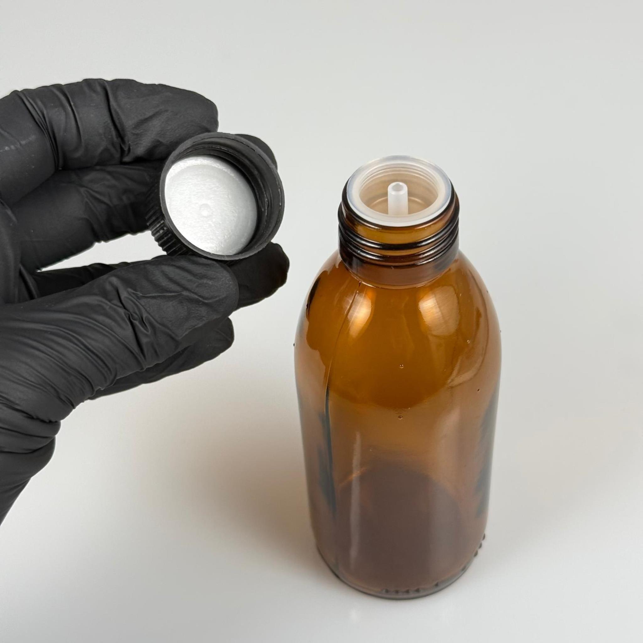 160 ML DOLUMU KOLAY, GENİŞ AĞIZLI İÇTEN DAMLALIKLI ŞİŞE (28 MM AĞIZ)  - 160 CC SİYAH CONTALI KAPAKLI İÇTEN DAMLALIKLI CAM ECZA ŞİŞESİ - AMBER KAHVERENGİ