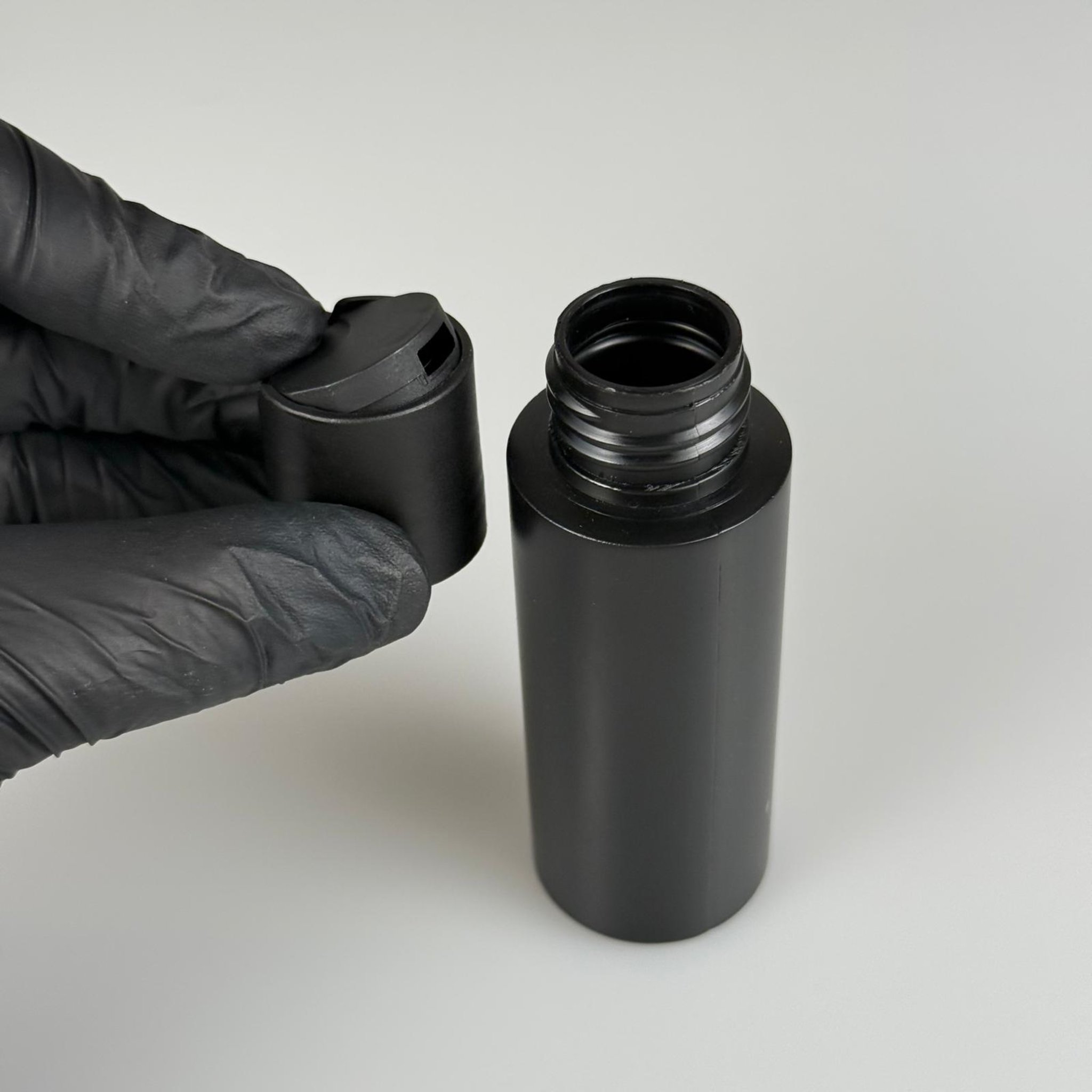 50 CC SİYAH POLİETİLEN ŞAMPUAN ŞİŞESİ -  50 ML SİYAH DİSKTOP ŞAMPUAN KAPAKLI