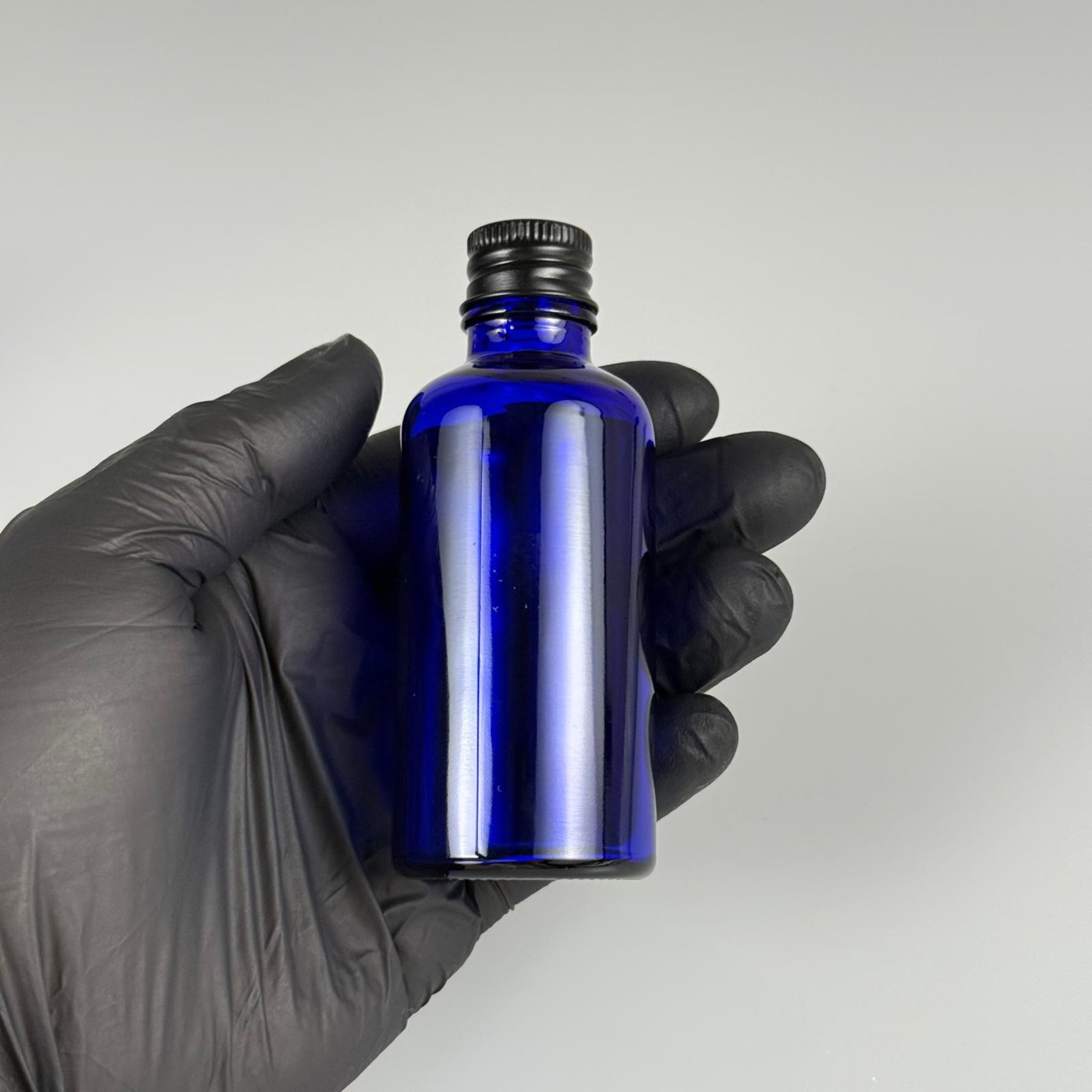 50 CC MAVİ CAM ŞİŞE + KÖPÜK CONTALI SİYAH ALÜMİNYUM METAL KAPAKLI TAKIM - 50 ML MAVİ CAM ŞİŞE