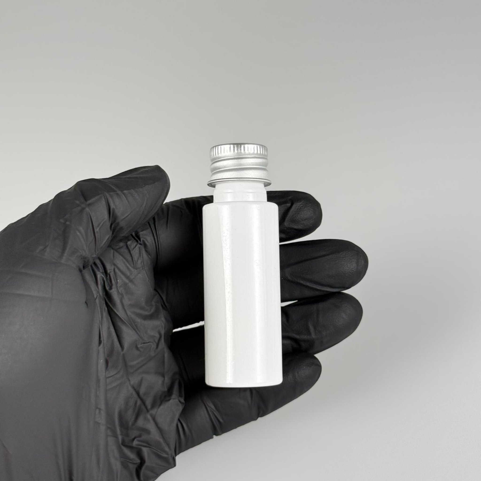 20 CC BEYAZ PET ŞİŞE + KÖPÜK CONTALI GÜMÜŞ ALÜMİNYUM METAL KAPAKLI TAKIM - 20 ML PLASTİK ŞİŞE