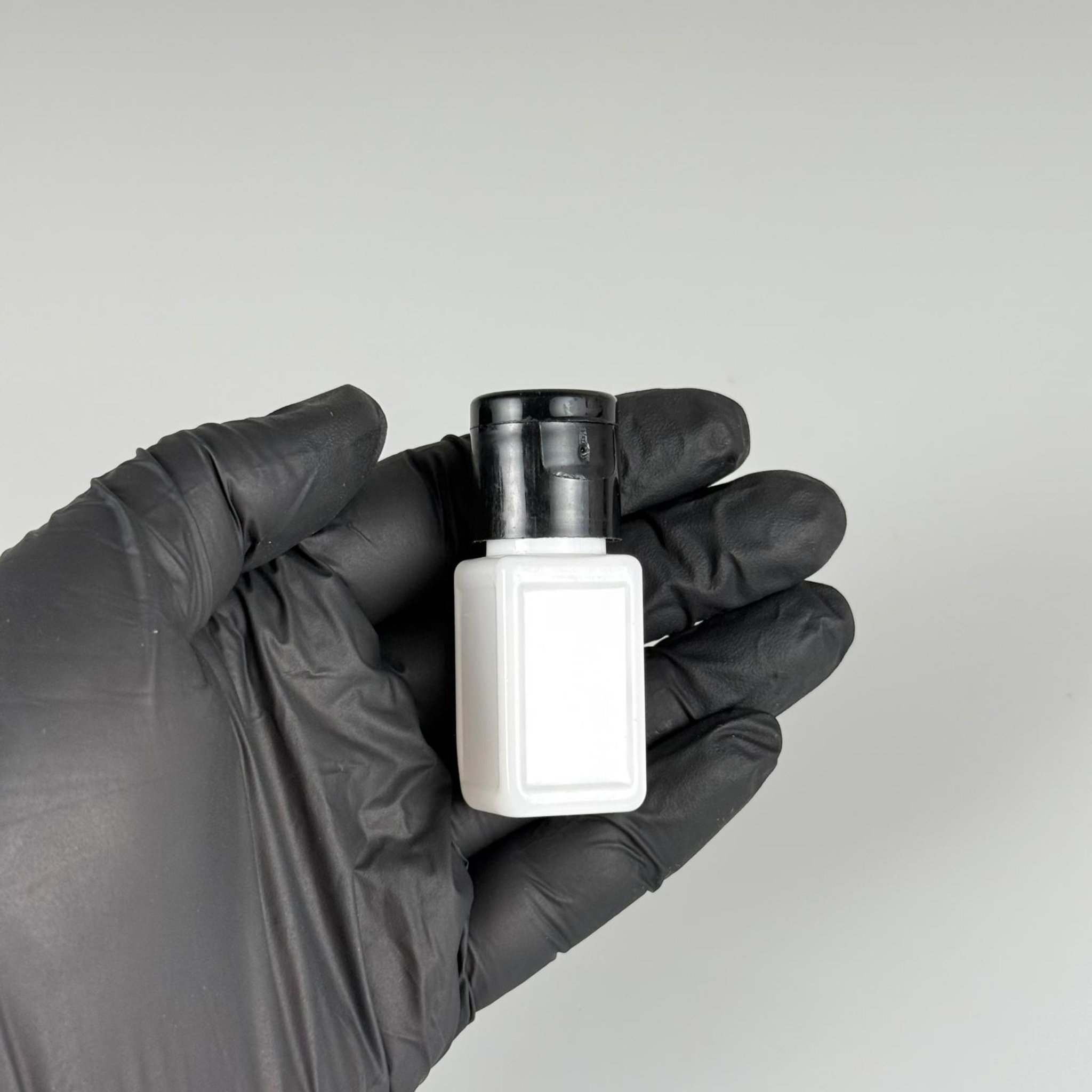 10 ML AÇILIR KAPAKLI BEYAZ KARE PET ŞİŞE - 10 CC BEYAZ ŞİŞE + SİYAH FLİPTOP KAPAKLI TAKIM