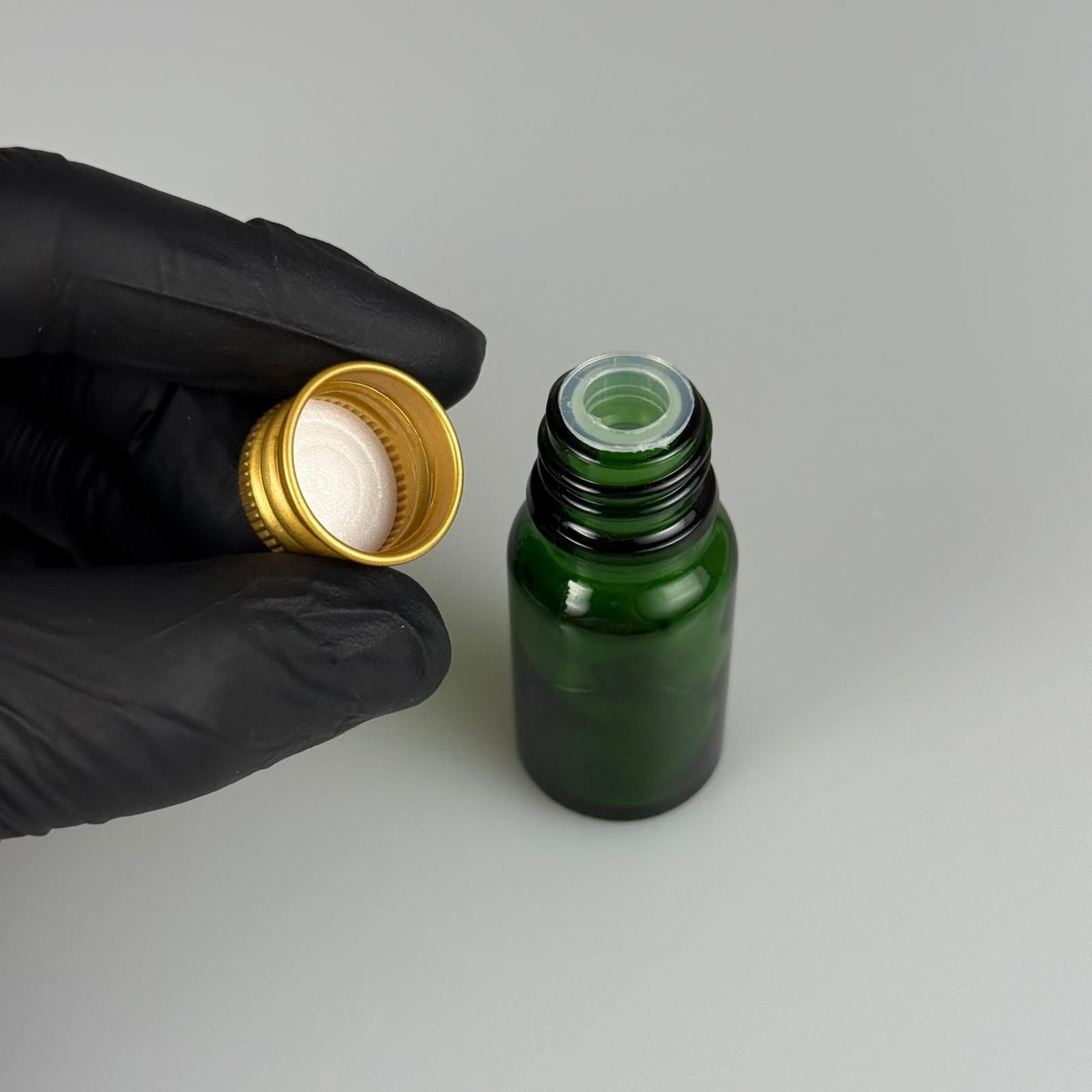 10 CC YEŞİL CAM ŞİŞE + KÖPÜK CONTALI GOLD ALÜMİNYUM METAL KAPAKLI + KÖR TIPALI TAKIM - 10 ML YEŞİL CAM ŞİŞE