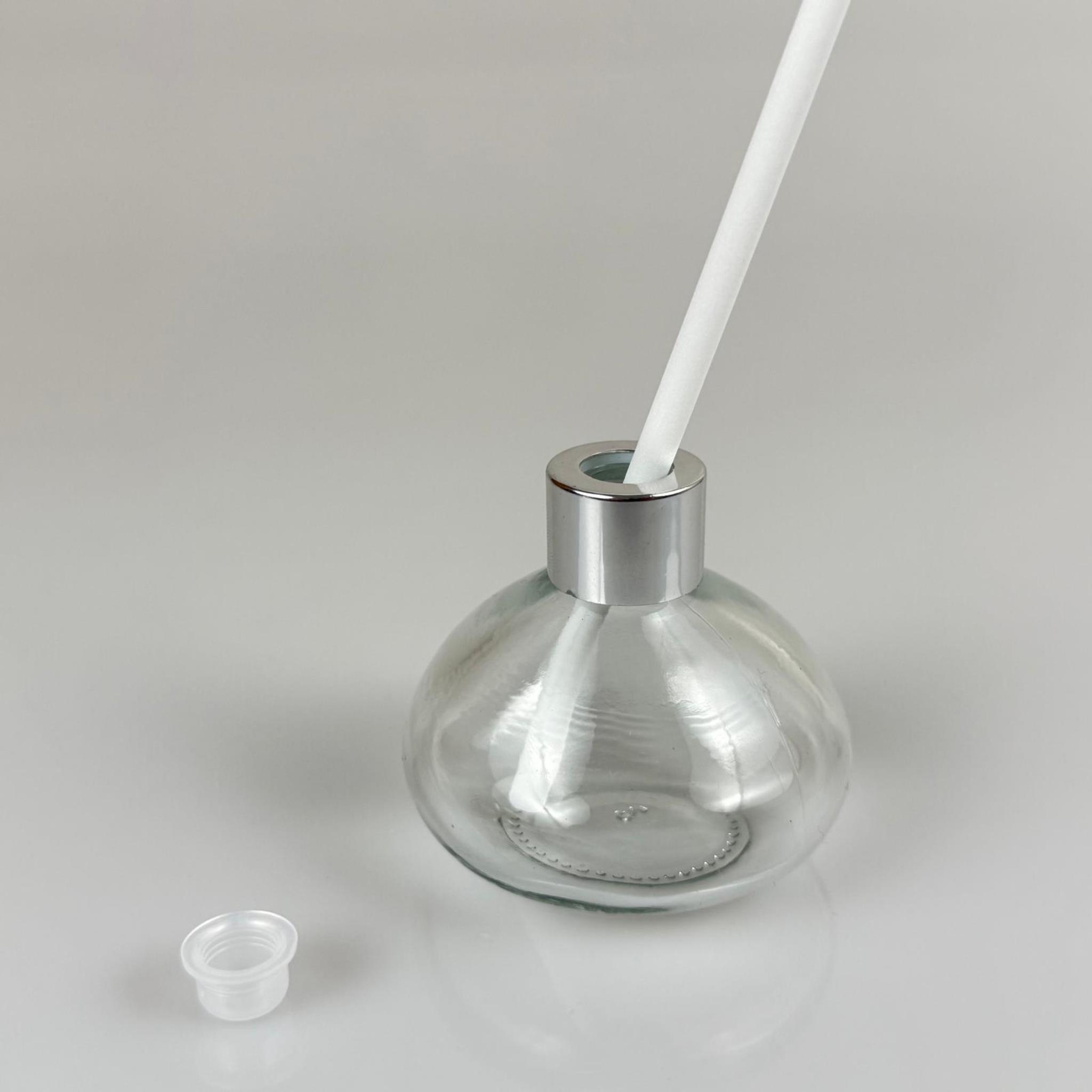 BASIK MODEL CAM BAMBU ODA KOKUSU ŞİŞESİ + METAL GÜMÜŞ KAPAK + TIPA + KALIN BEYAZ FİBER BAMBU ÇUBUK - 50 ML SET TAKIM - HEDİYELİK PROMOSYON DİFFUSER ŞİŞELERİ