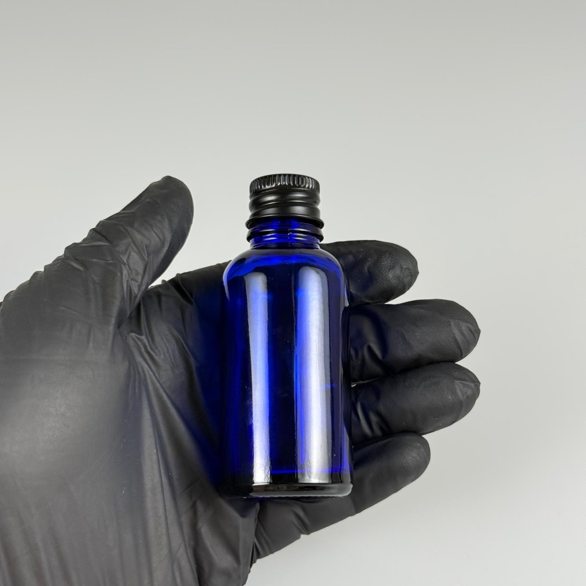 30 CC MAVİ CAM ŞİŞE + KÖPÜK CONTALI SİYAH ALÜMİNYUM METAL KAPAKLI + DAMLALIKLI KOLONYA TIPALI TAKIM - 30 ML MAVİ CAM ŞİŞE
