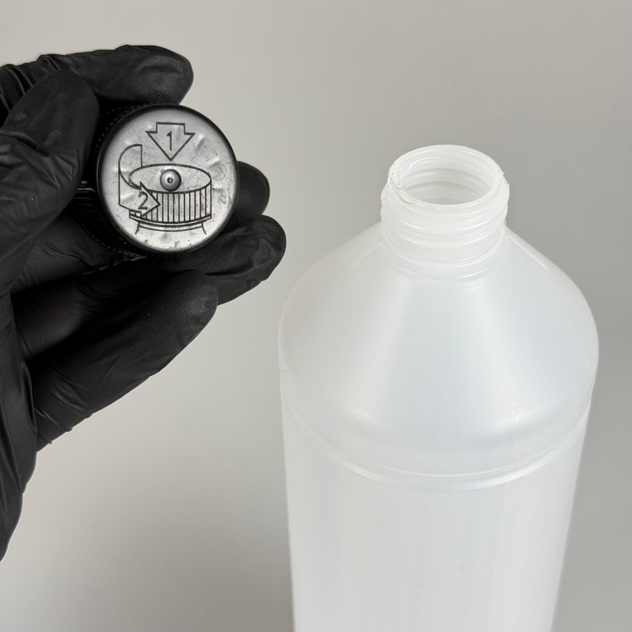 1 LİTRE TİNER ŞİŞESİ - SİYAH ÇOCUK KİLİTLİ KAPAKLI - 1000 ML KİMYASALA DAYANIKLI PLASTİK ŞİŞE - 1 LT POLİETİLEN ŞİŞE UZUN