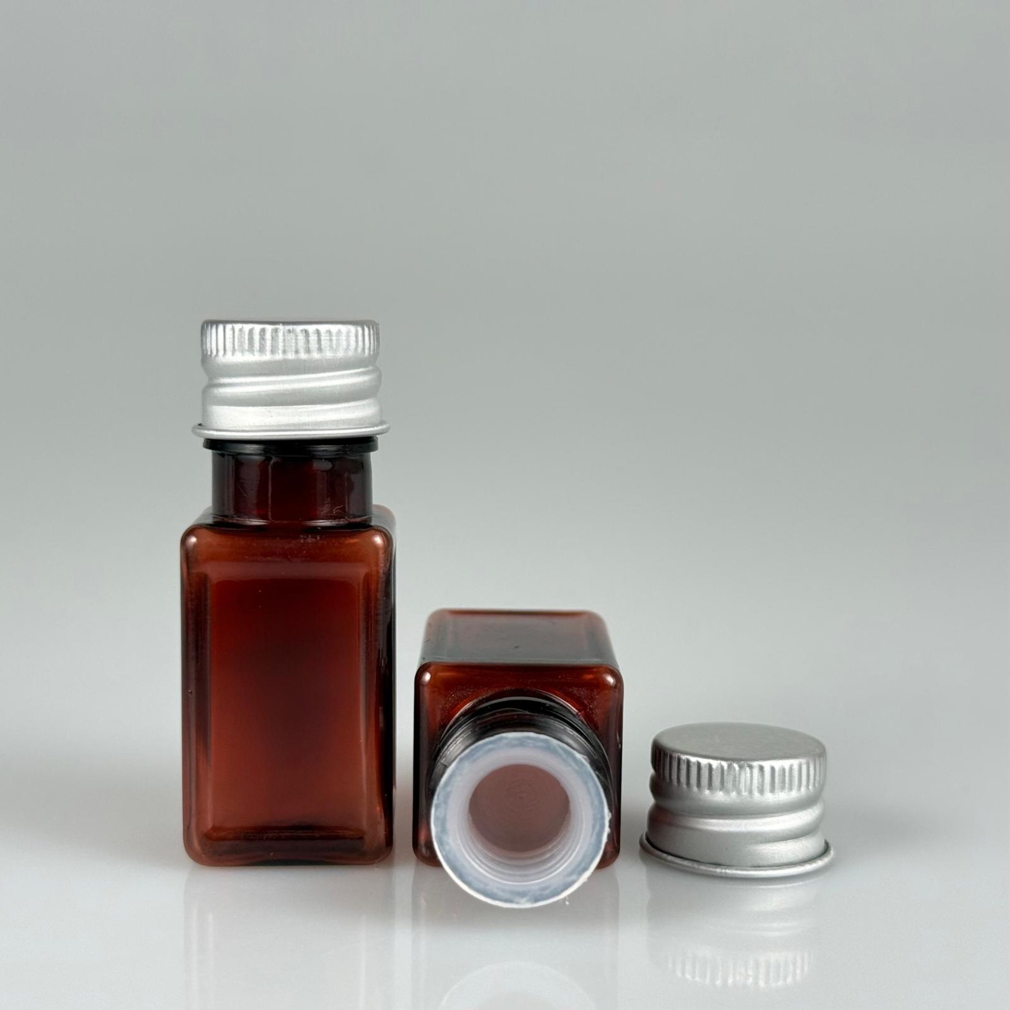 10 CC AMBER KARE PET SHOT ŞİŞE - KÖPÜK CONTALI GÜMÜŞ ALÜMİNYUM METAL KAPAKLI + KÖR TIPALI TAKIM - 10 ML KAHVERENGİ PLASTİK ŞİŞE