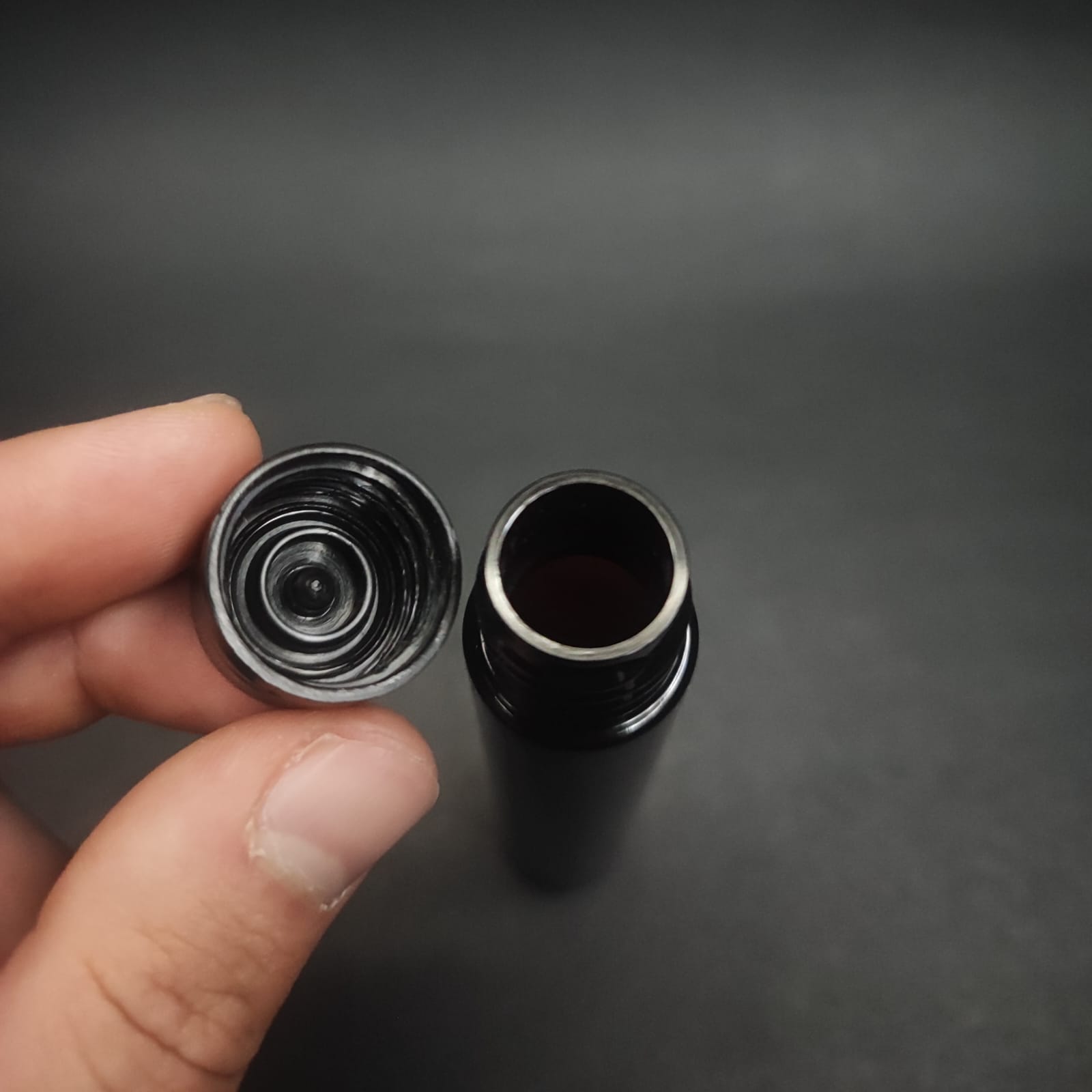 30 CC AMBER PLASTİK UZUN ŞİŞE + KENDİNDEN CONTALI SIZDIRMAZ SİYAH KAPAK - 30 ML KAPAKLI PET ŞİŞE