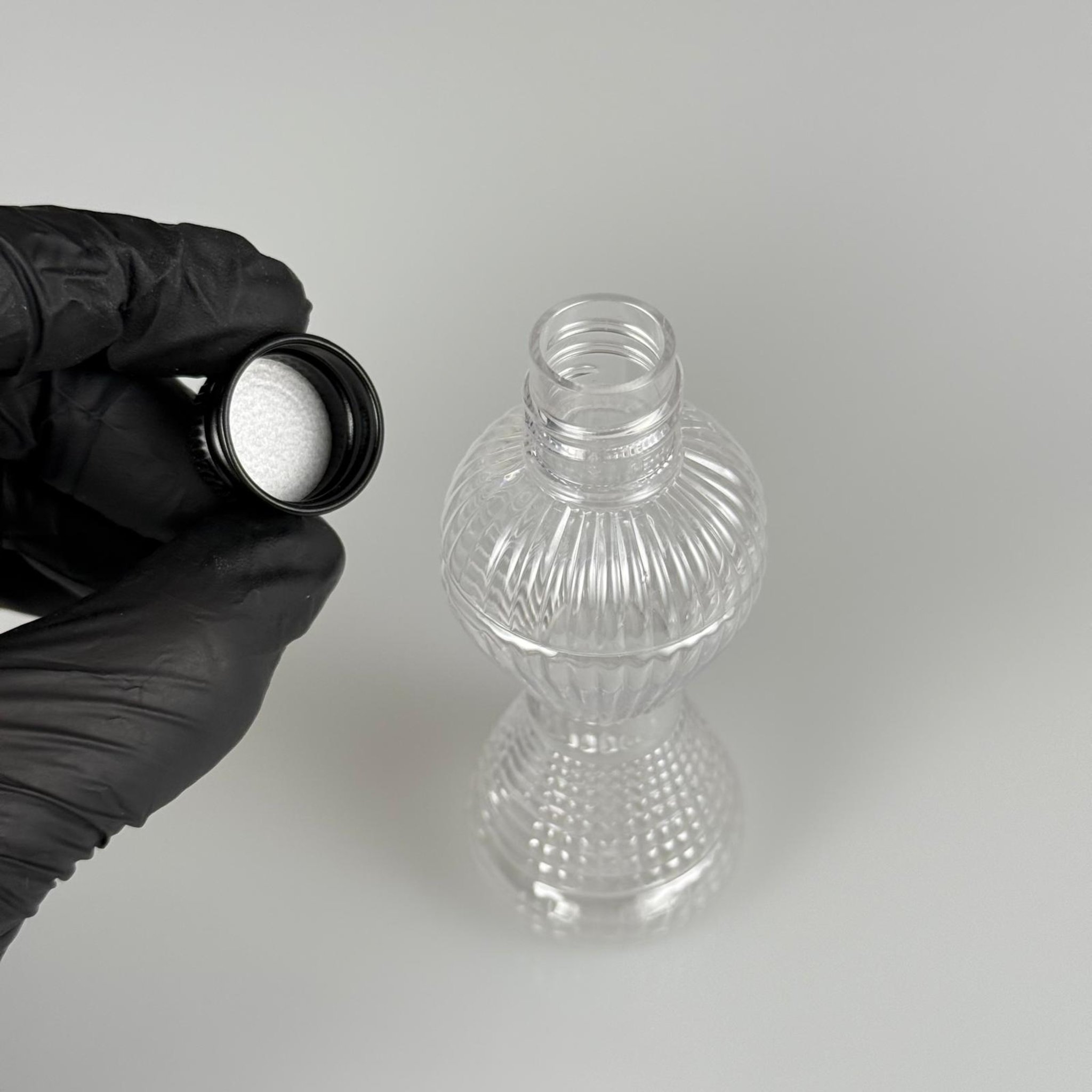 50 CC MİNİ PIRLANTA ŞİŞE + KÖPÜK CONTALI SİYAH ALÜMİNYUM METAL KAPAKLI TAKIM - 50 ML PLASTİK CAMPET ŞİŞE