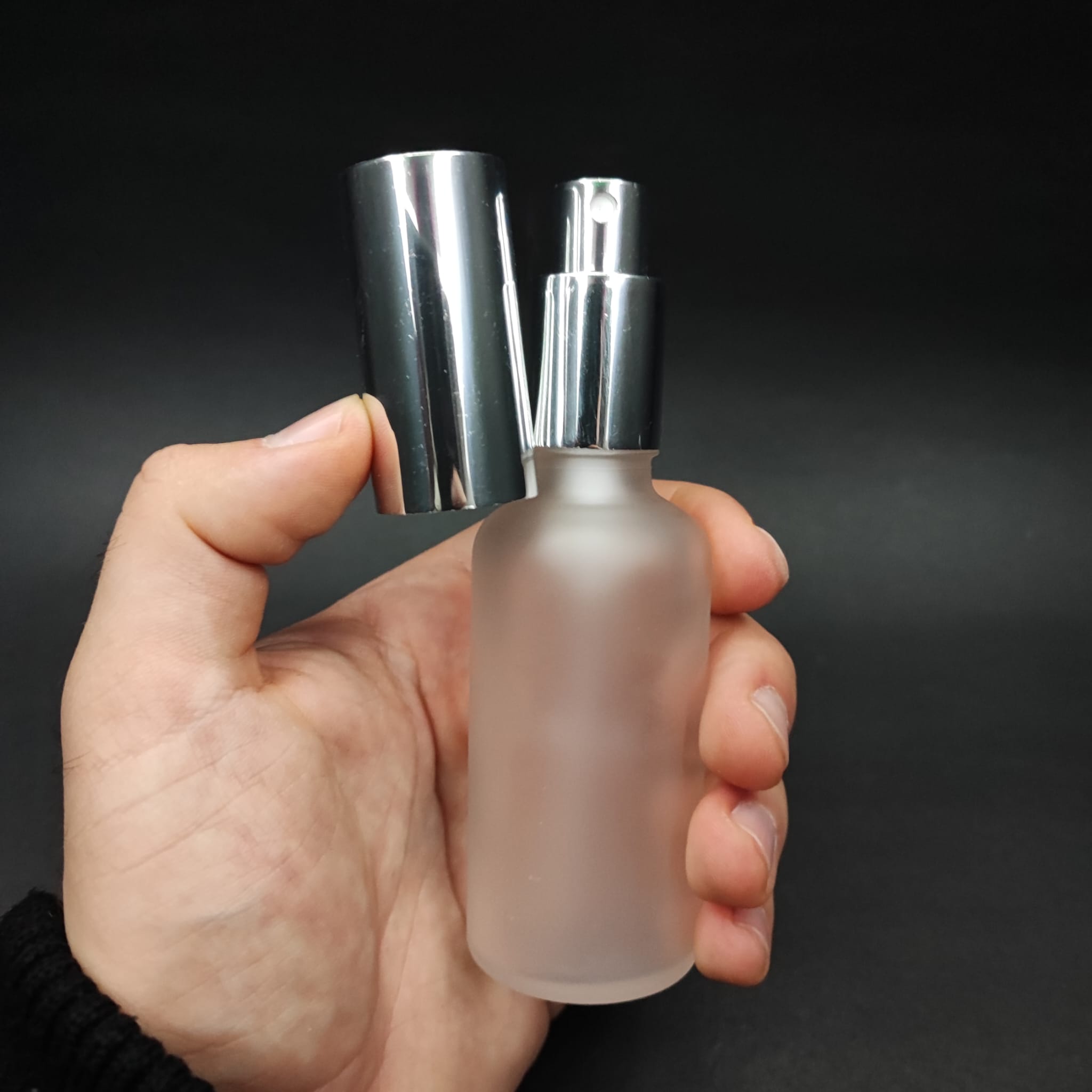 50 ML LÜKS VİDALI VALF ÇEVİRME PARFÜM ŞİŞELERİ - 50 CC BUZLU CAM ŞİŞE - GÜMÜŞ METAL SPREYLİ KAPAKLI SET