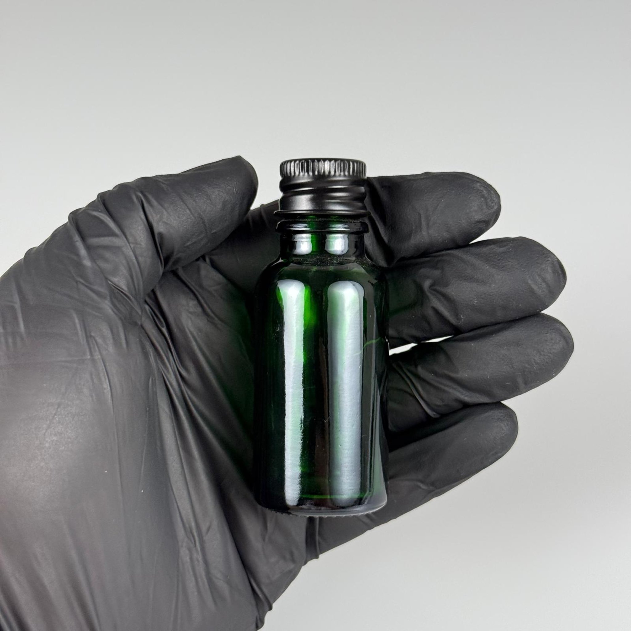 20 CC YEŞİL CAM ŞİŞE + KÖPÜK CONTALI SİYAH ALÜMİNYUM METAL KAPAKLI + KÖR TIPALI TAKIM - 20 ML YEŞİL CAM ŞİŞE