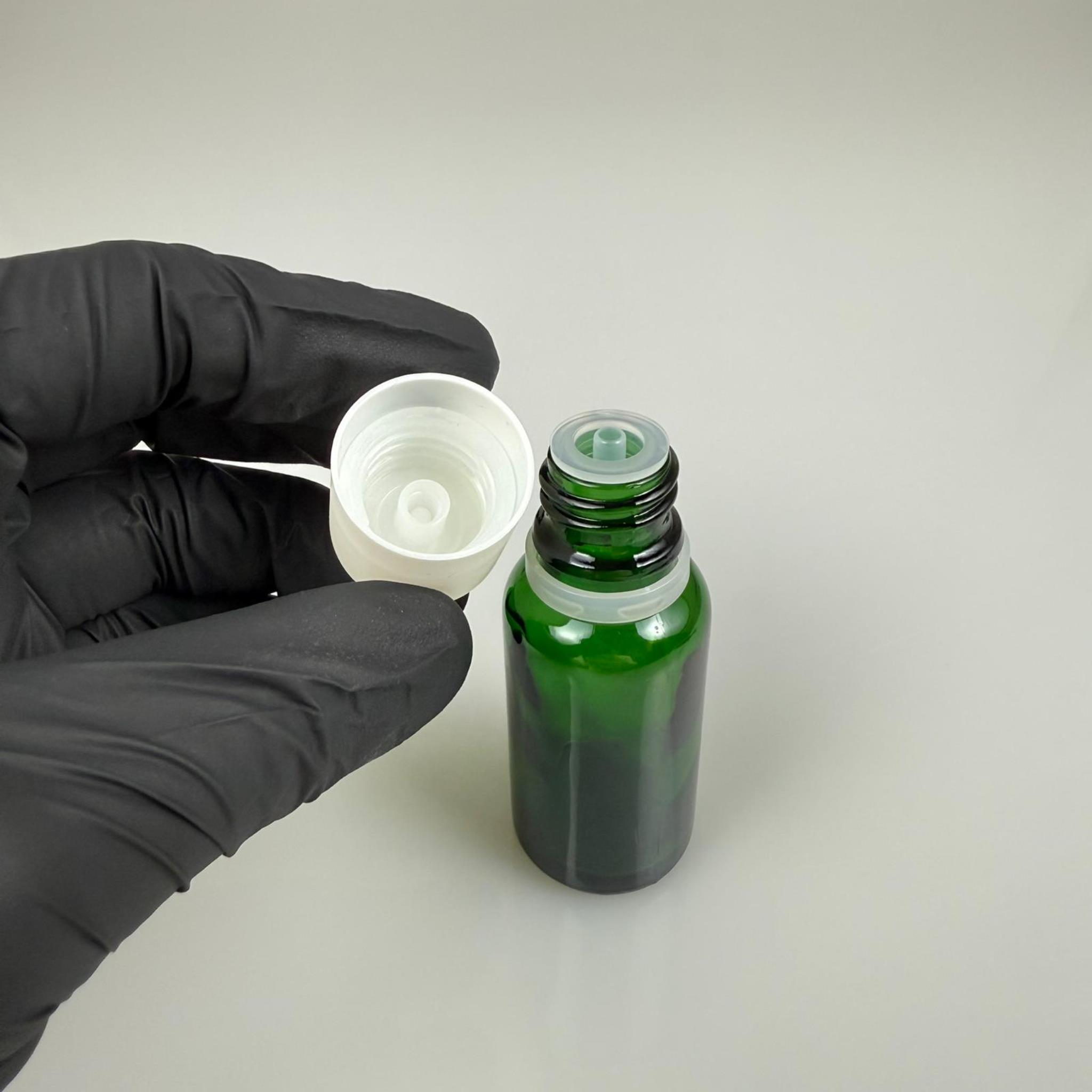 20 CC YEŞİL CAM ŞİŞE + İÇTEN DAMLALIKLI ÇOCUK KİLİTLİ BEYAZ KAPAK - YEŞİL 20 ML KİLİT KAPAKLI DAMLATMALI ŞİŞE