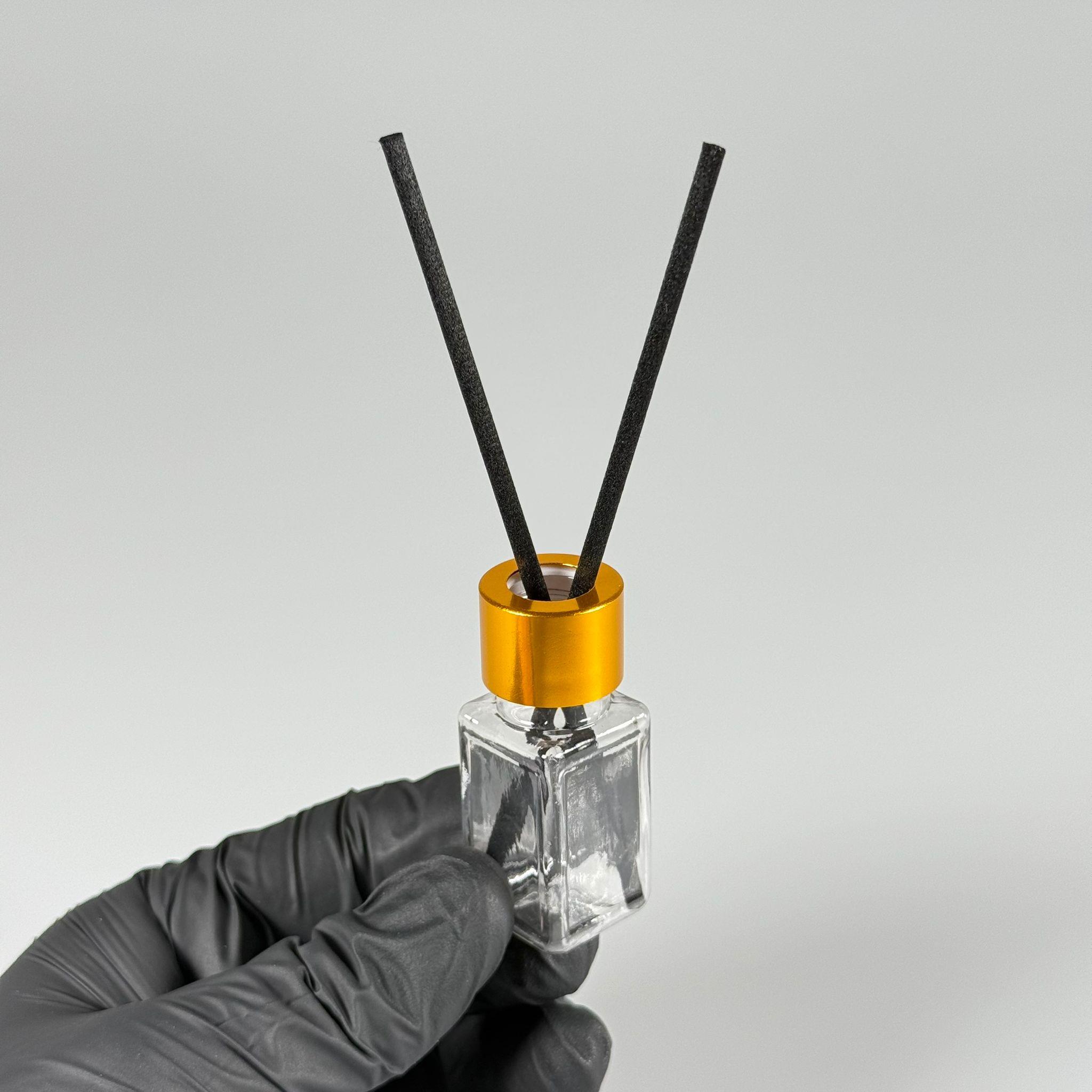 PLASTİK PET DİFÜZÖR  ODA KOKUSU BAMBU ŞİŞESİ - 10 ML KARE - ŞİŞE + GOLD METAL KAPAK + TIPA + 24 CM FİBER ÇUBUK