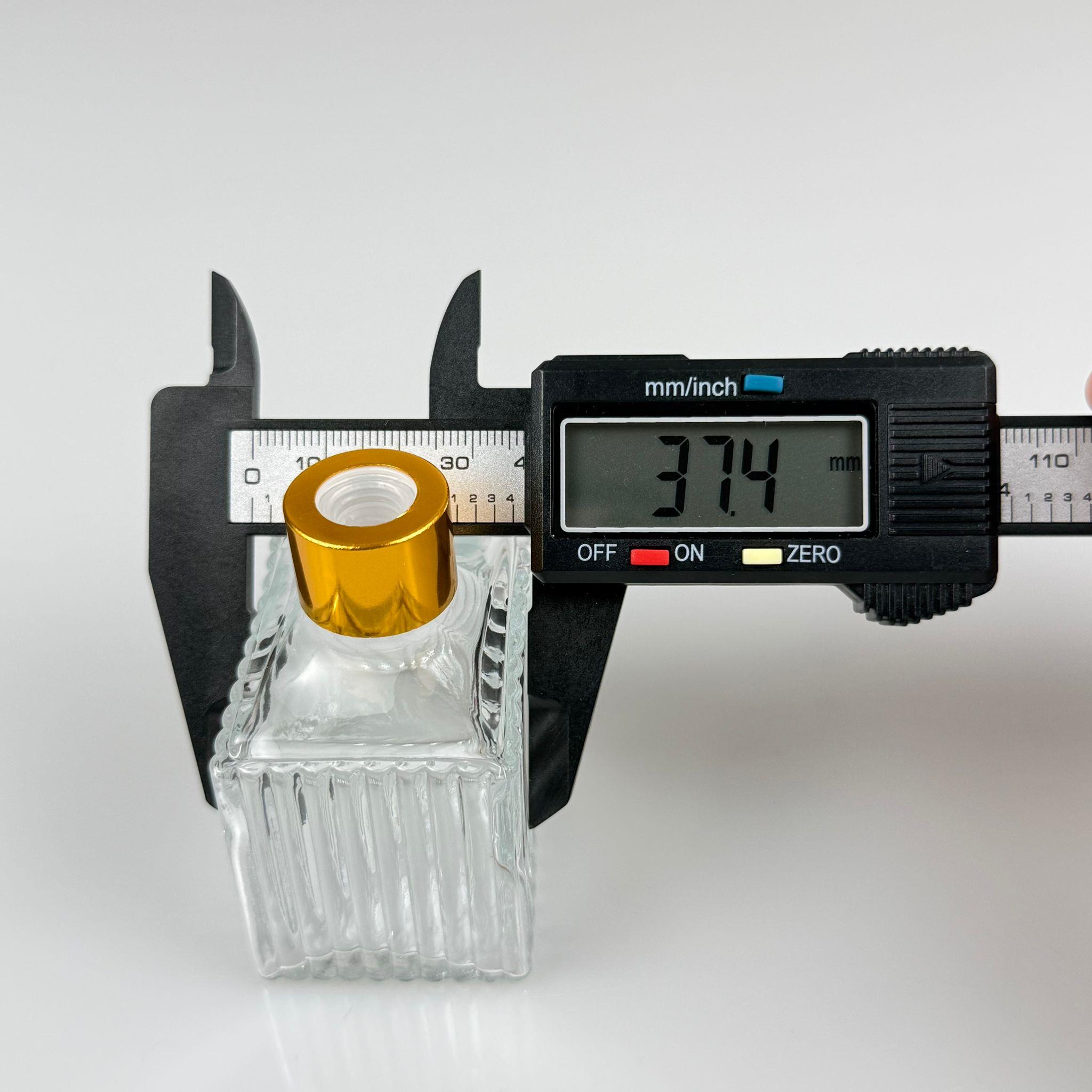 50 CC KÖŞELİ DESENLİ ÇİZGİLİ PRESTİJ CAM BAMBU ODA KOKUSU ŞİŞESİ - 50 ML ÇUBUKLU BAMBU ODA KOKUSU ŞİŞESİ - DİFÜZÖR ŞİŞE- CAM ŞİŞE + GOLD METAL KAPAK + PLASTİK TIPA + 3 ADET FİBER SİYAH BAMBU ÇUBUK