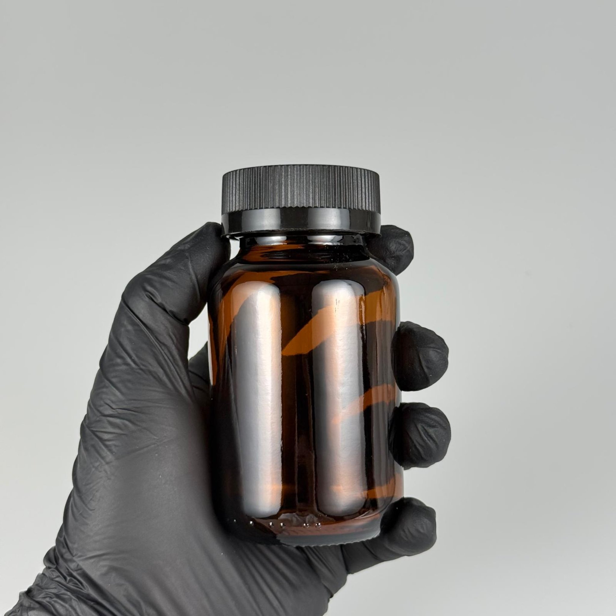 120 CC AMBER CAM TABLET ŞİŞESİ - 38 SİYAH ÇOCUK KİLİTLİ KAPAK TAKIM - 120 ML (SİLME 133 ML) KAPSÜL KUTUSU - İLAÇ ŞİŞESİ - MEDİKAL HAP ŞİŞESİ - FARMASÖTİK KAVANOZ