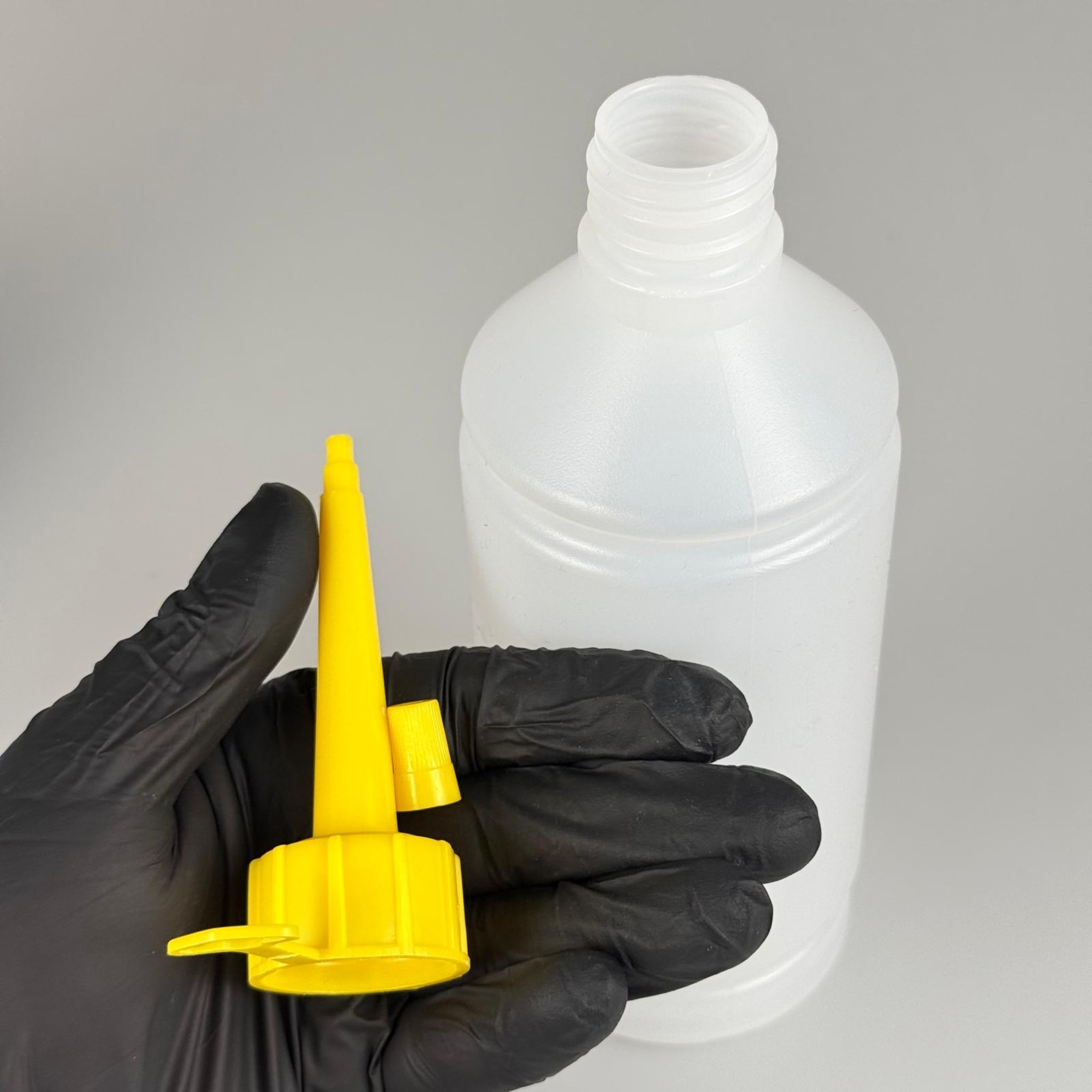 500 CC TİNER ŞİŞESİ - KİLİTLİ CONTALI  BEYAZ KAPAKLI + AKITICILI SİVRİ SARI KARTUŞ KAPAKLI - 500 ML KİMYASALA DAYANIKLI PLASTİK ŞİŞE - 0,5 LT POLİETİLEN ŞİŞE TOMBUL