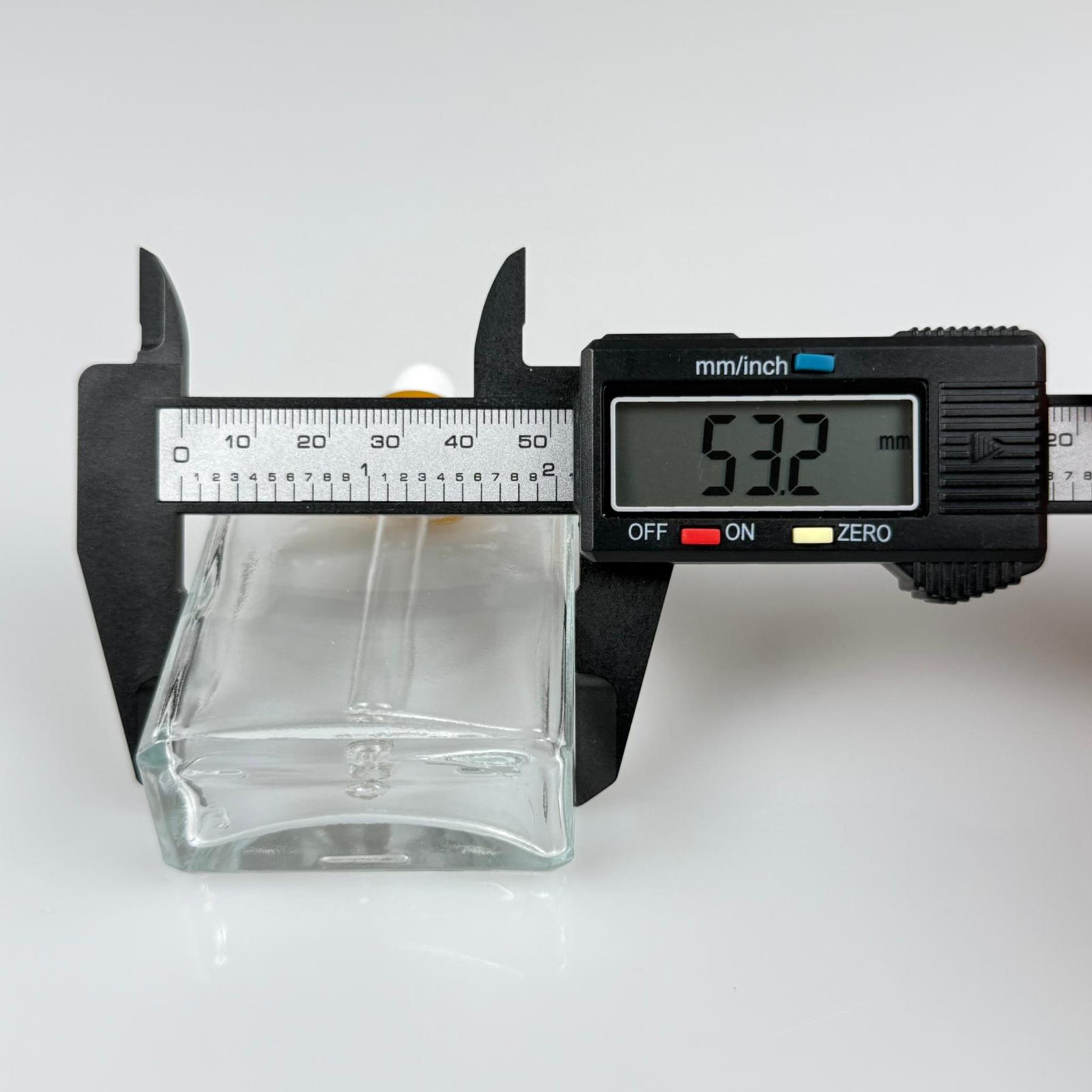 40 CC YASSI DİKDÖRTGEN KÖŞELİ KISA PRESTİJLİ CAM DAMLALIKLI ŞİŞE - BEYAZ EMZİK - GOLD METALİK KAPAK - 40 ML CAM DAMLALIKLI ŞİŞE - DAMLALIKLI BOŞ ŞİŞE