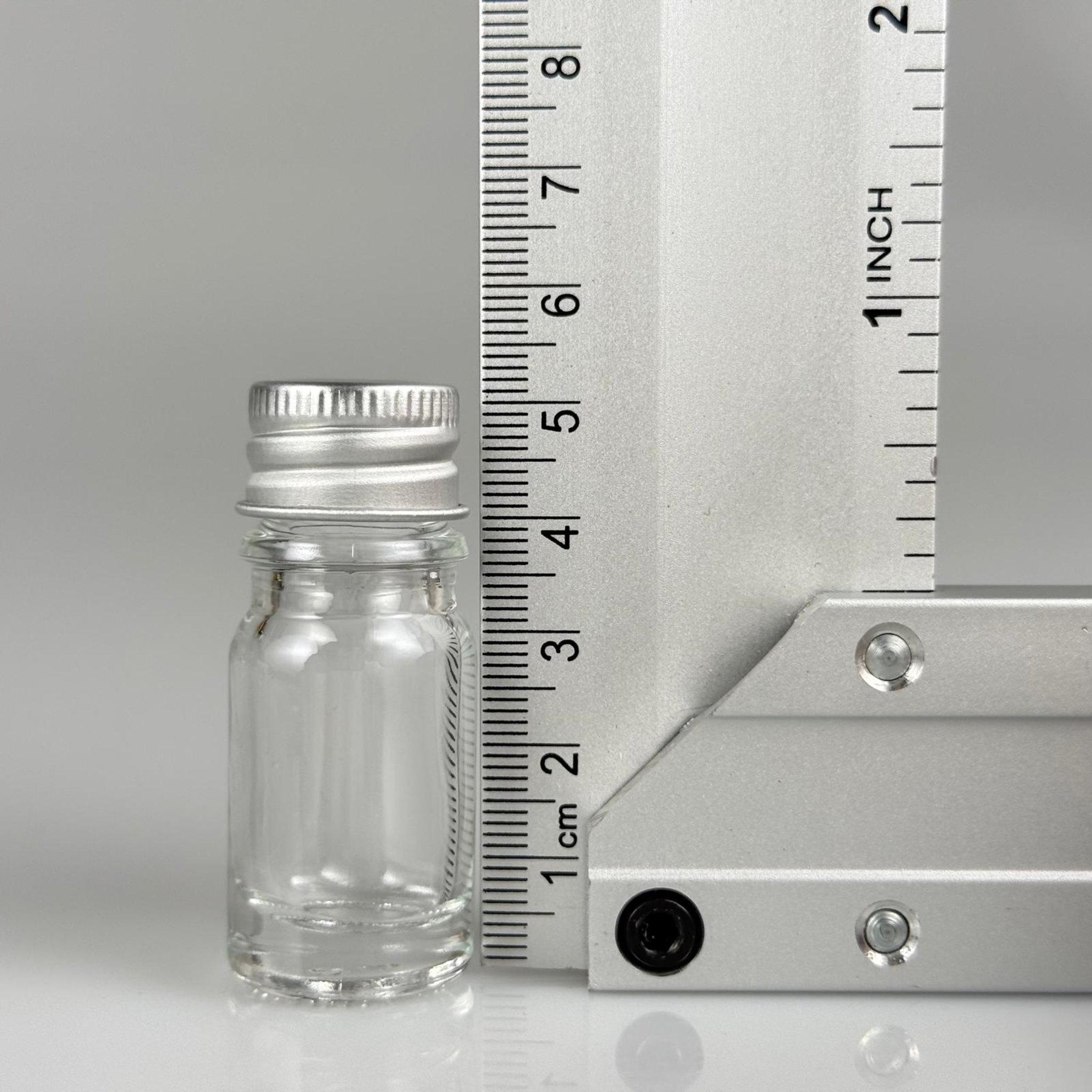 5 CC ŞEFFAF CAM ŞİŞE + KÖPÜK CONTALI GÜMÜŞ ALÜMİNYUM METAL KAPAKLI + DAMLALIKLI KOLONYA TIPALI TAKIM - 5 ML YEŞİL CAM ŞİŞE