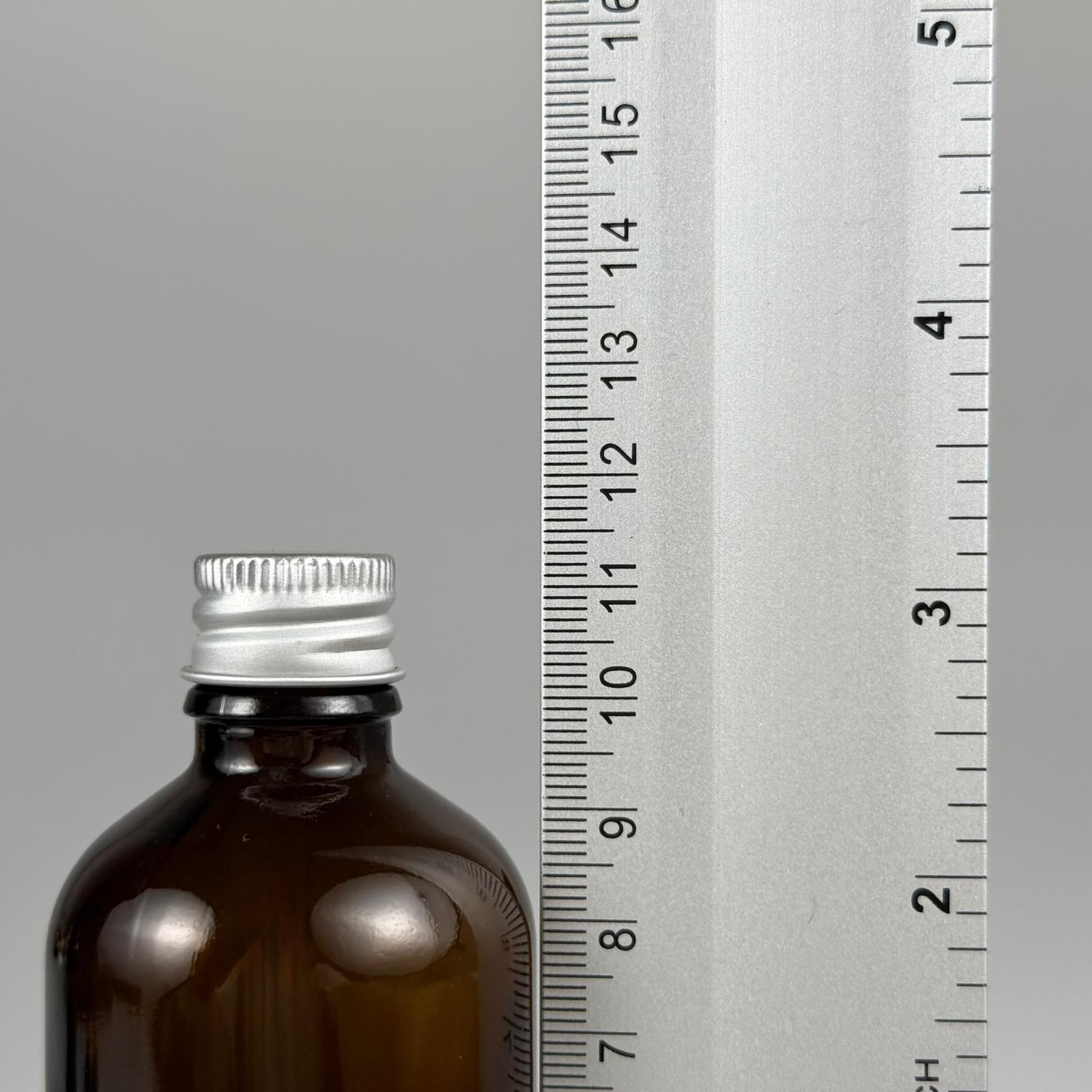 100 CC AMBER CAM ŞİŞE + KÖPÜK CONTALI GÜMÜŞ ALÜMİNYUM METAL KAPAKLI TAKIM - 100 ML KAHVERENGİ CAM ŞİŞE